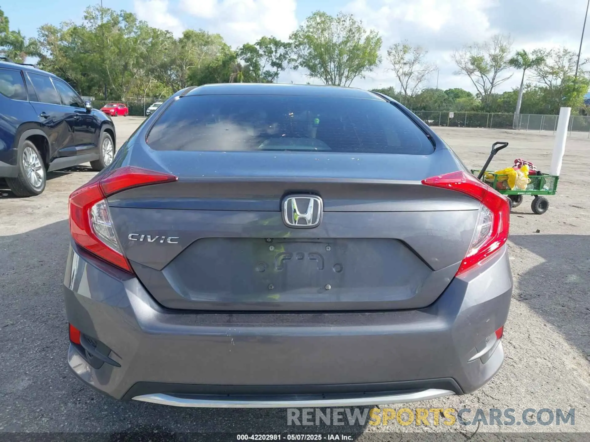 17 Photograph of a damaged car 2HGFC2F66LH580784 HONDA CIVIC 2020