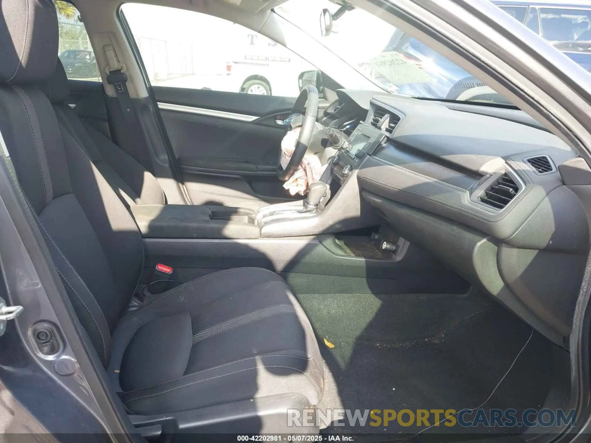 5 Photograph of a damaged car 2HGFC2F66LH580784 HONDA CIVIC 2020