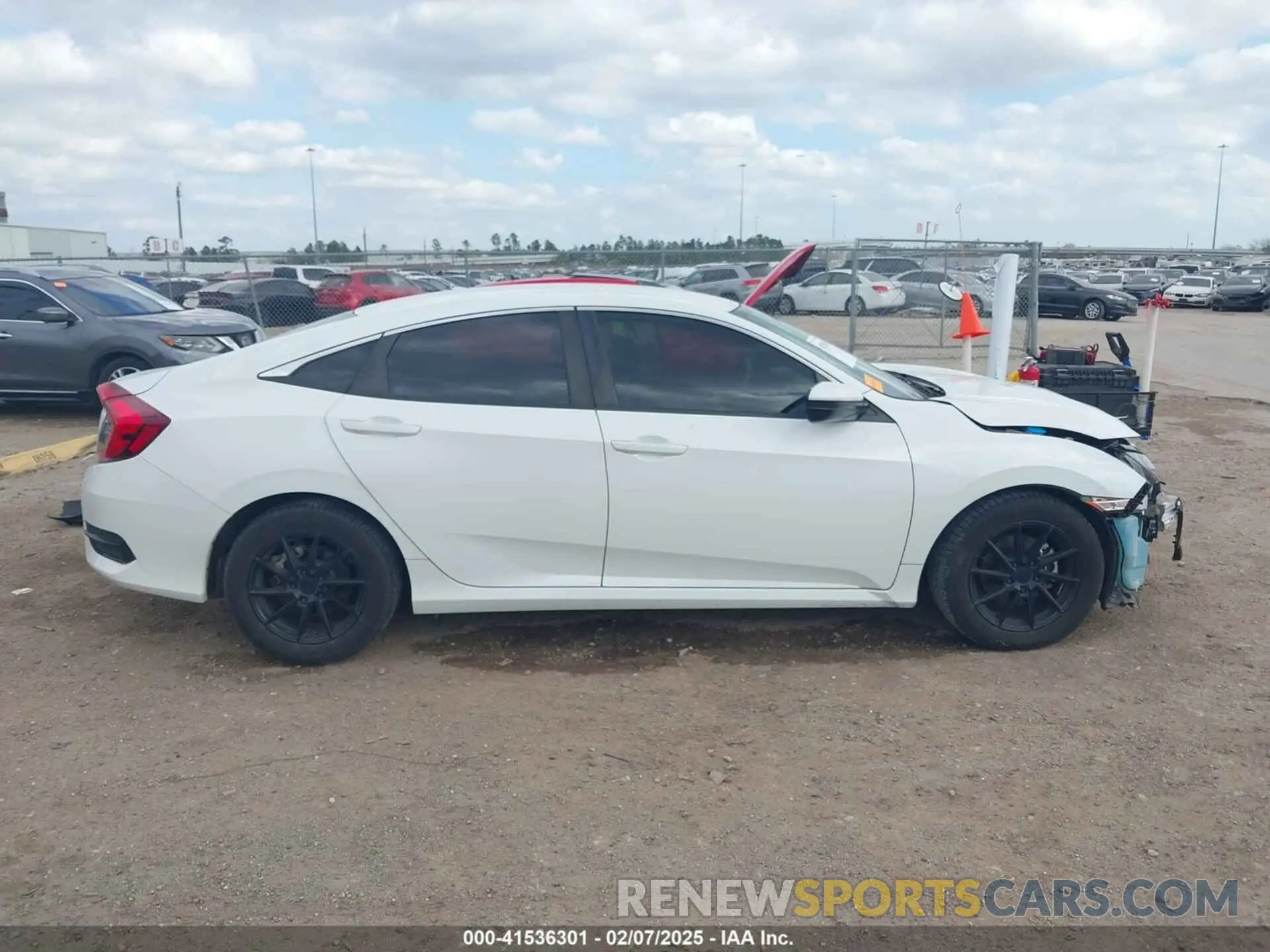 14 Photograph of a damaged car 2HGFC2F68LH556048 HONDA CIVIC 2020