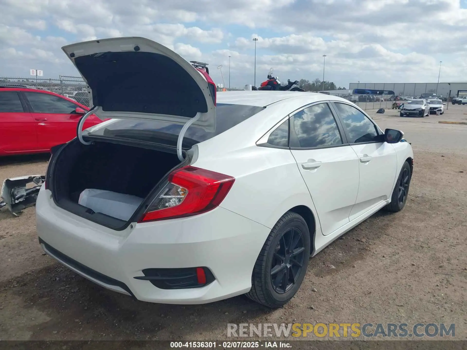 18 Photograph of a damaged car 2HGFC2F68LH556048 HONDA CIVIC 2020