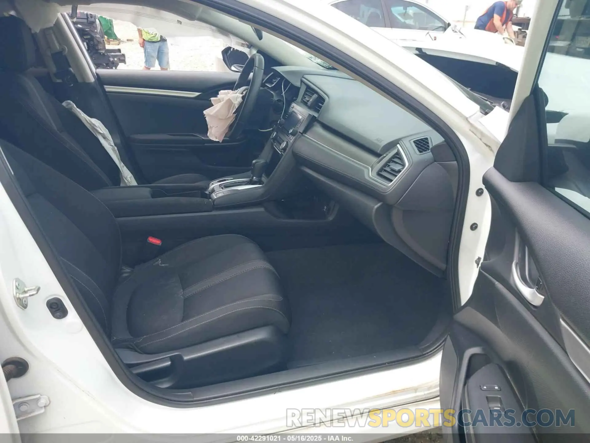 5 Photograph of a damaged car 2HGFC2F69LH520322 HONDA CIVIC 2020