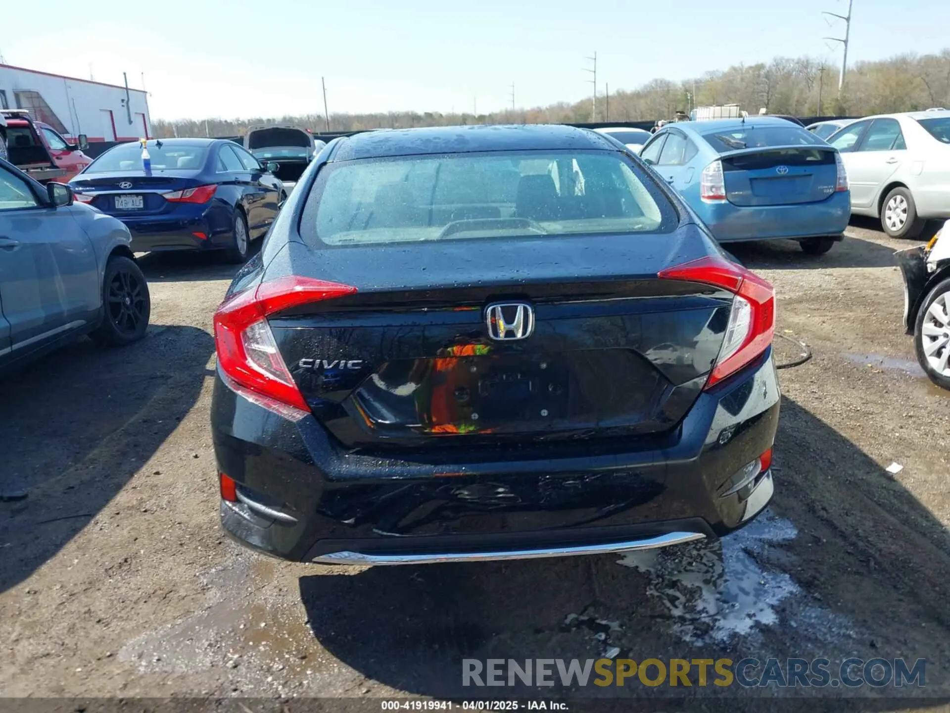17 Photograph of a damaged car 2HGFC2F69LH532499 HONDA CIVIC 2020