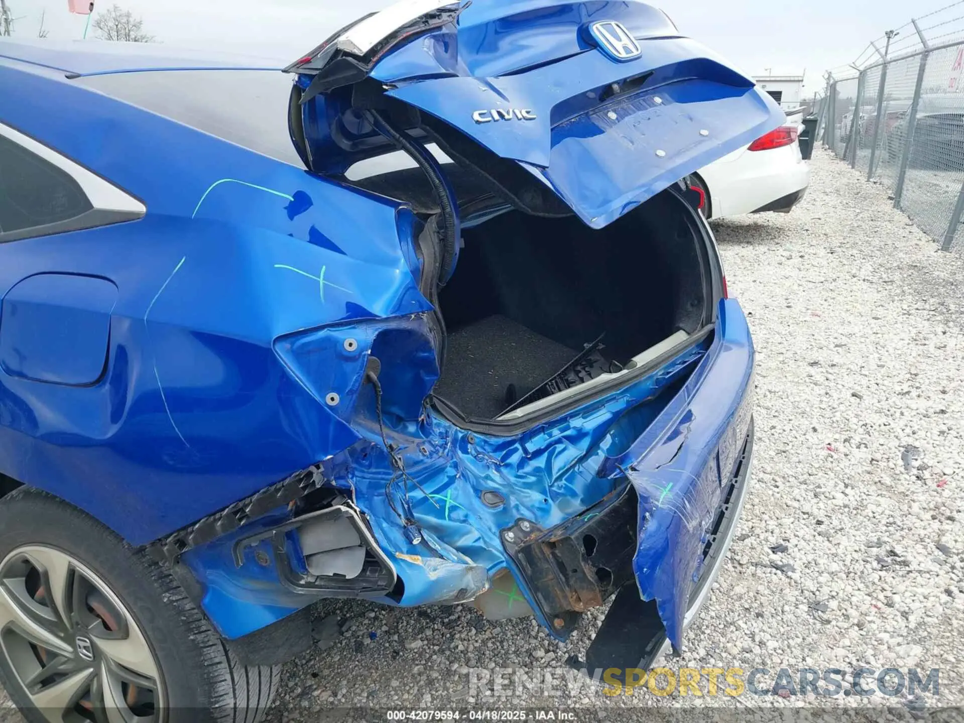 17 Photograph of a damaged car 2HGFC2F69LH550744 HONDA CIVIC 2020