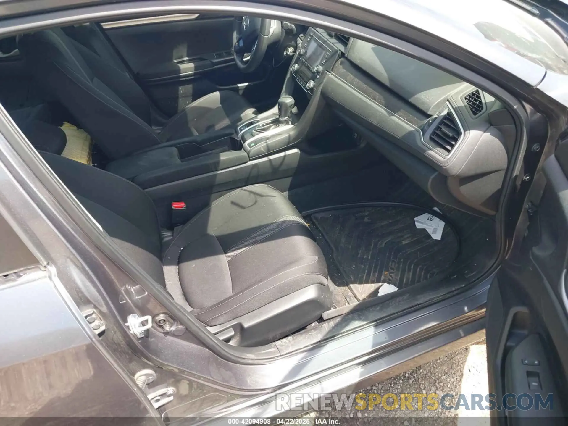 5 Photograph of a damaged car 2HGFC2F69LH570685 HONDA CIVIC 2020