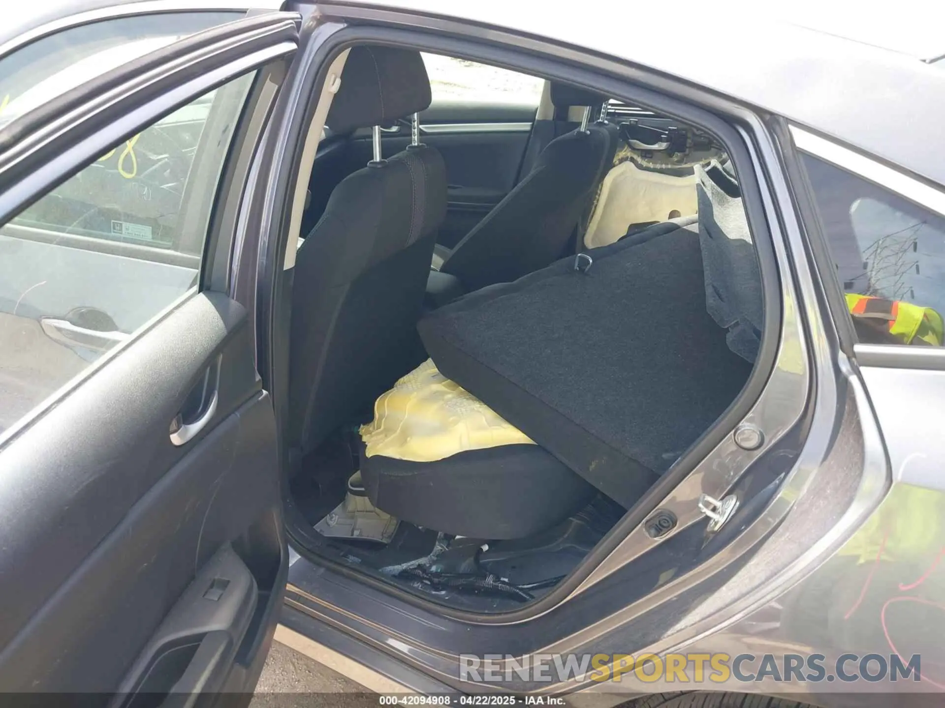 8 Photograph of a damaged car 2HGFC2F69LH570685 HONDA CIVIC 2020