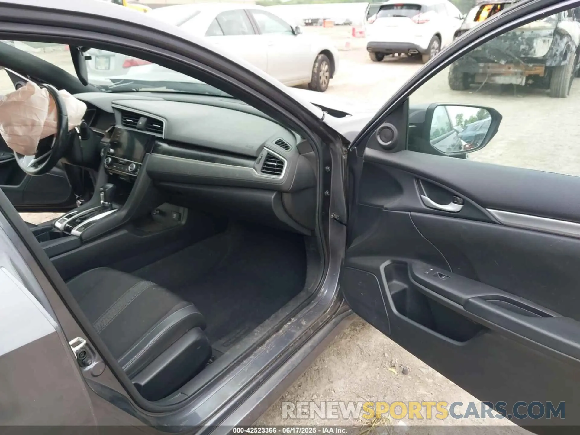 5 Photograph of a damaged car 2HGFC2F80LH561617 HONDA CIVIC 2020