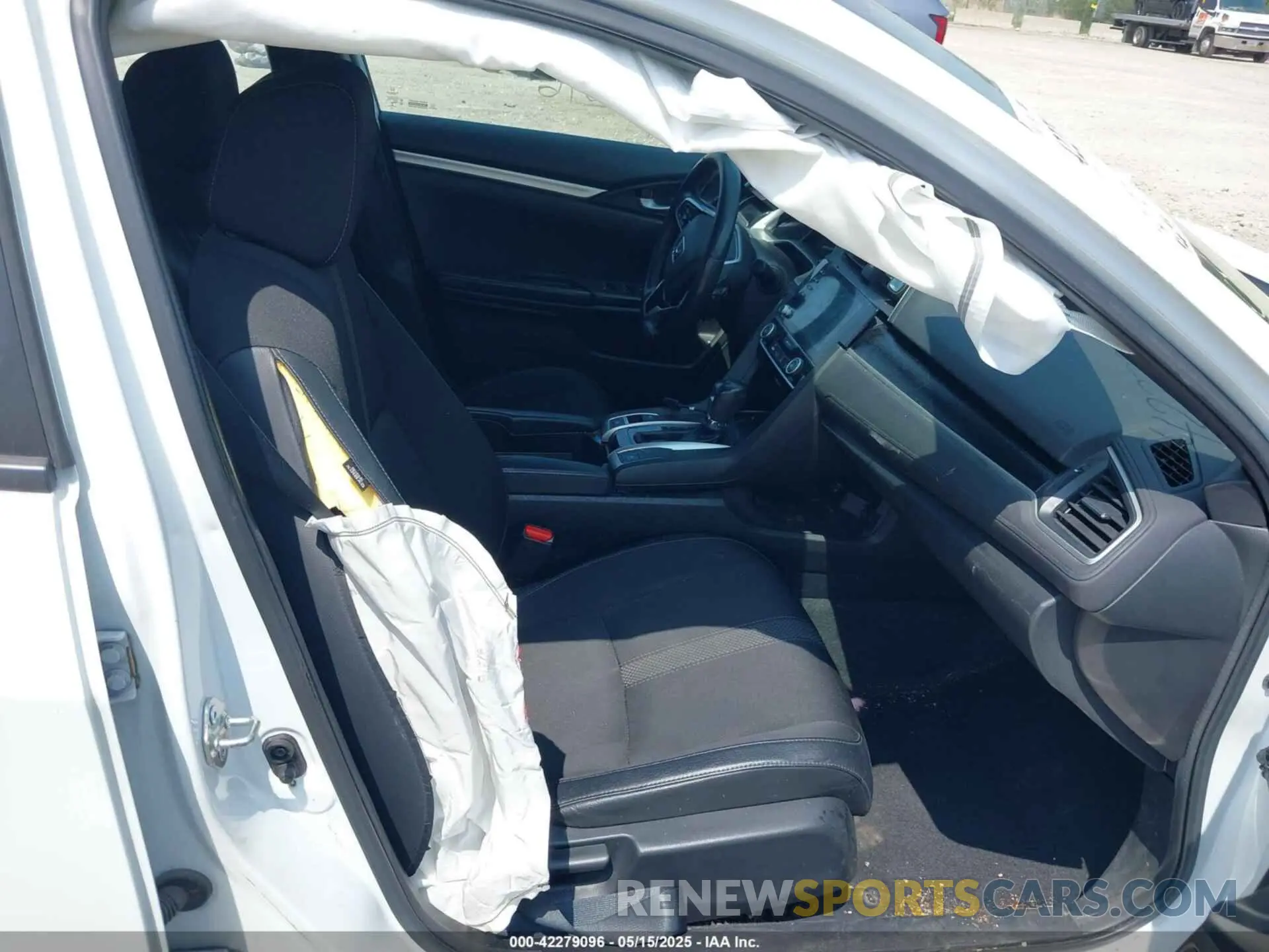 5 Photograph of a damaged car 2HGFC2F81LH532160 HONDA CIVIC 2020