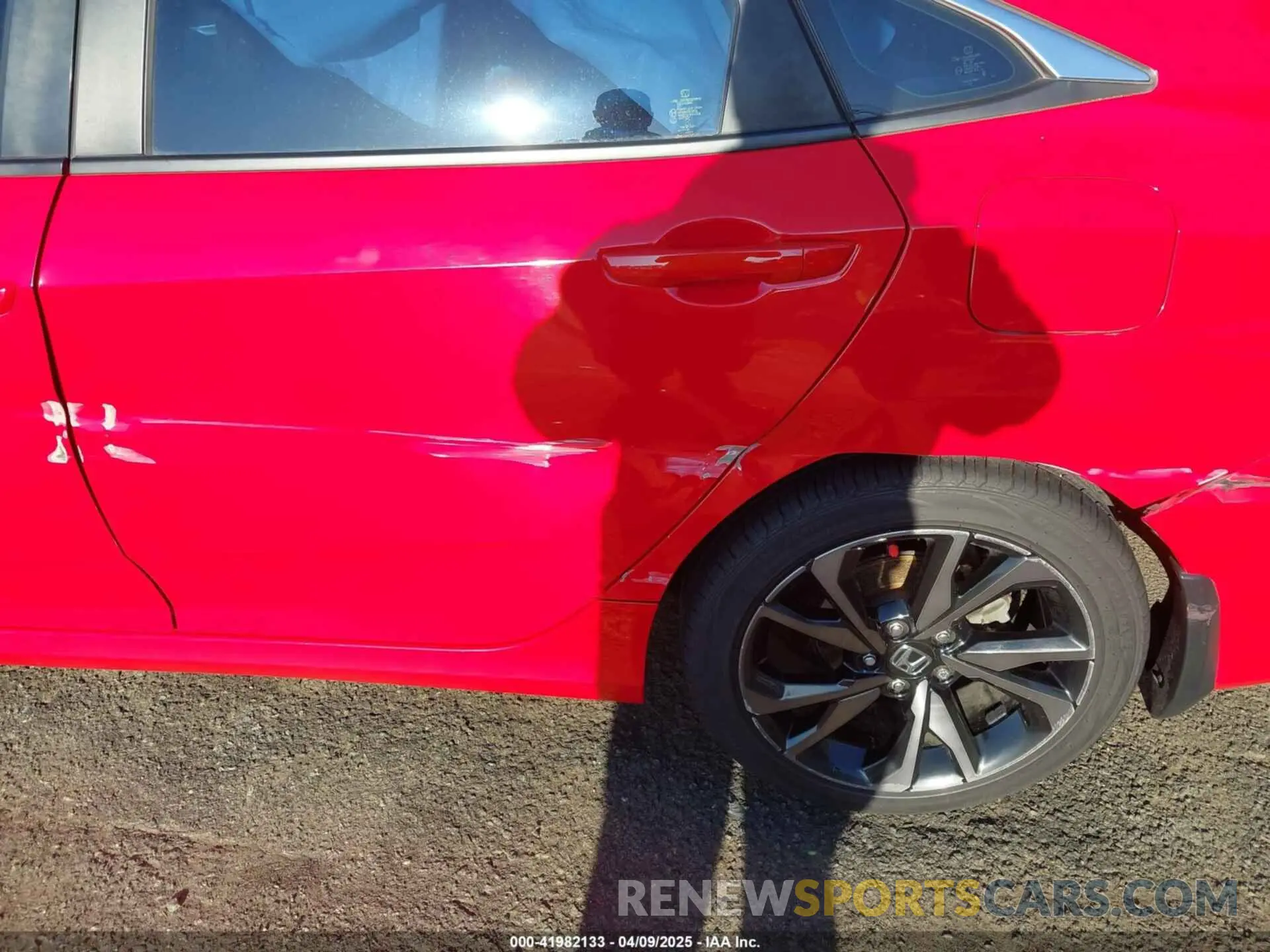 18 Photograph of a damaged car 2HGFC2F81LH555213 HONDA CIVIC 2020