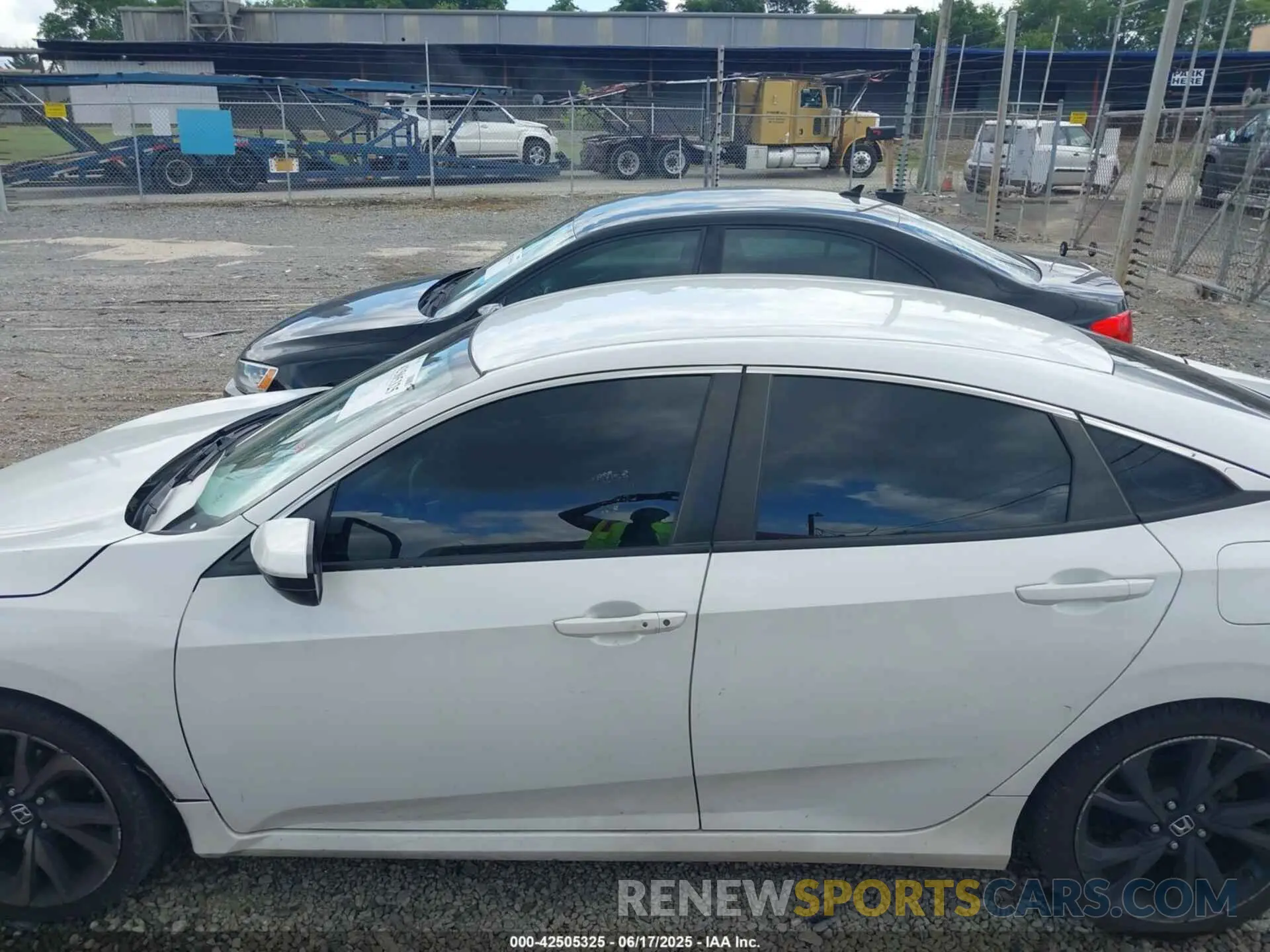 15 Photograph of a damaged car 2HGFC2F82LH581027 HONDA CIVIC 2020