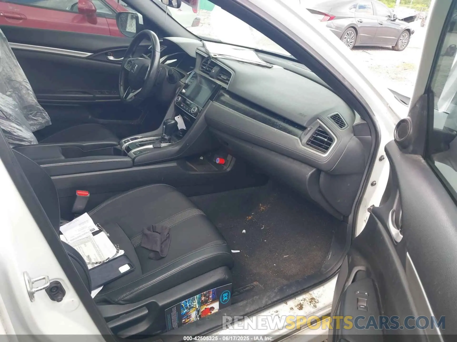 5 Photograph of a damaged car 2HGFC2F82LH581027 HONDA CIVIC 2020