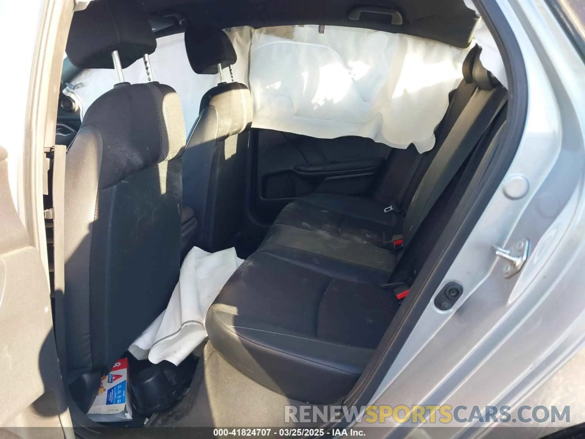 8 Photograph of a damaged car 2HGFC2F83LH557819 HONDA CIVIC 2020
