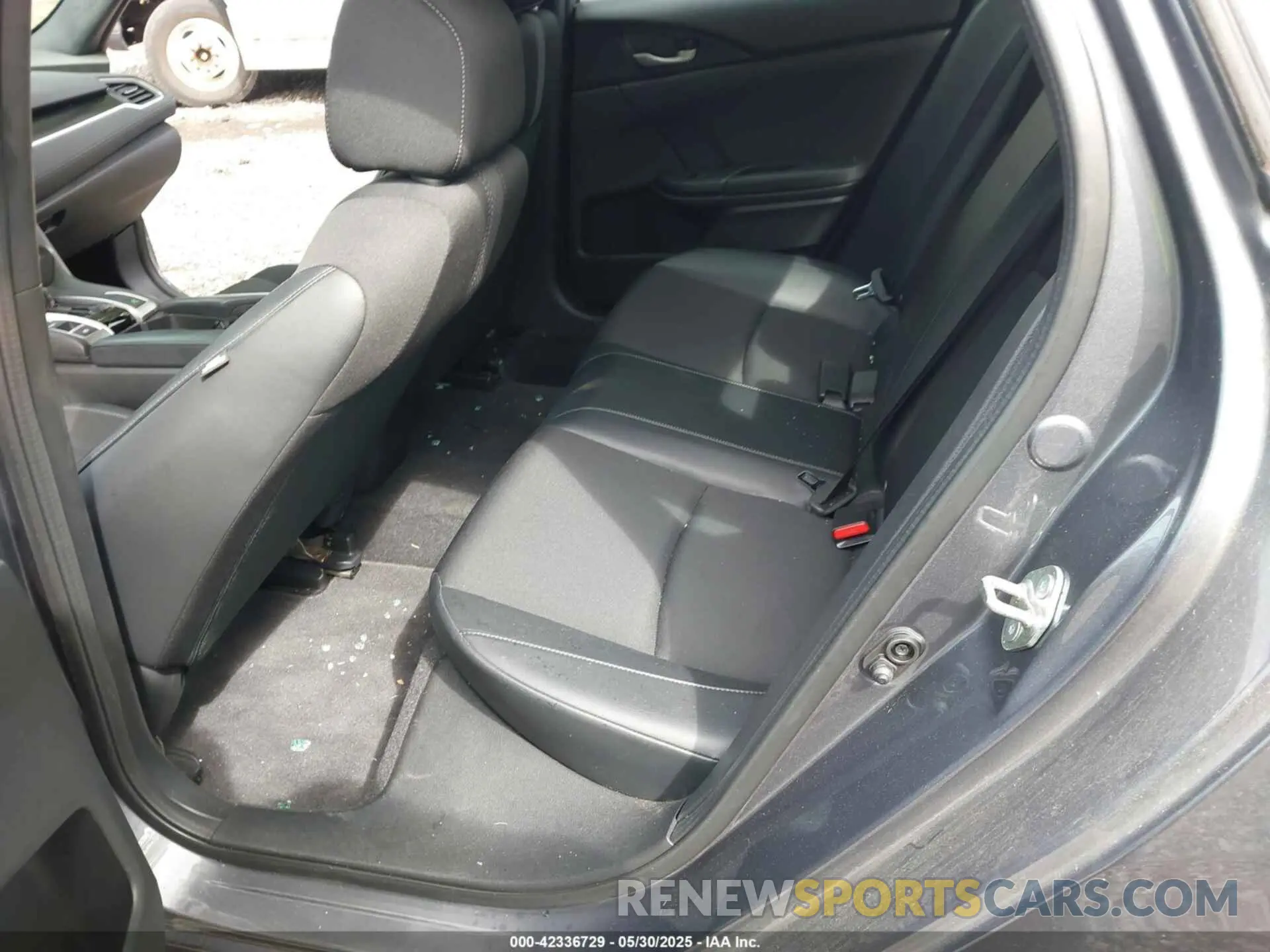 8 Photograph of a damaged car 2HGFC2F83LH581635 HONDA CIVIC 2020