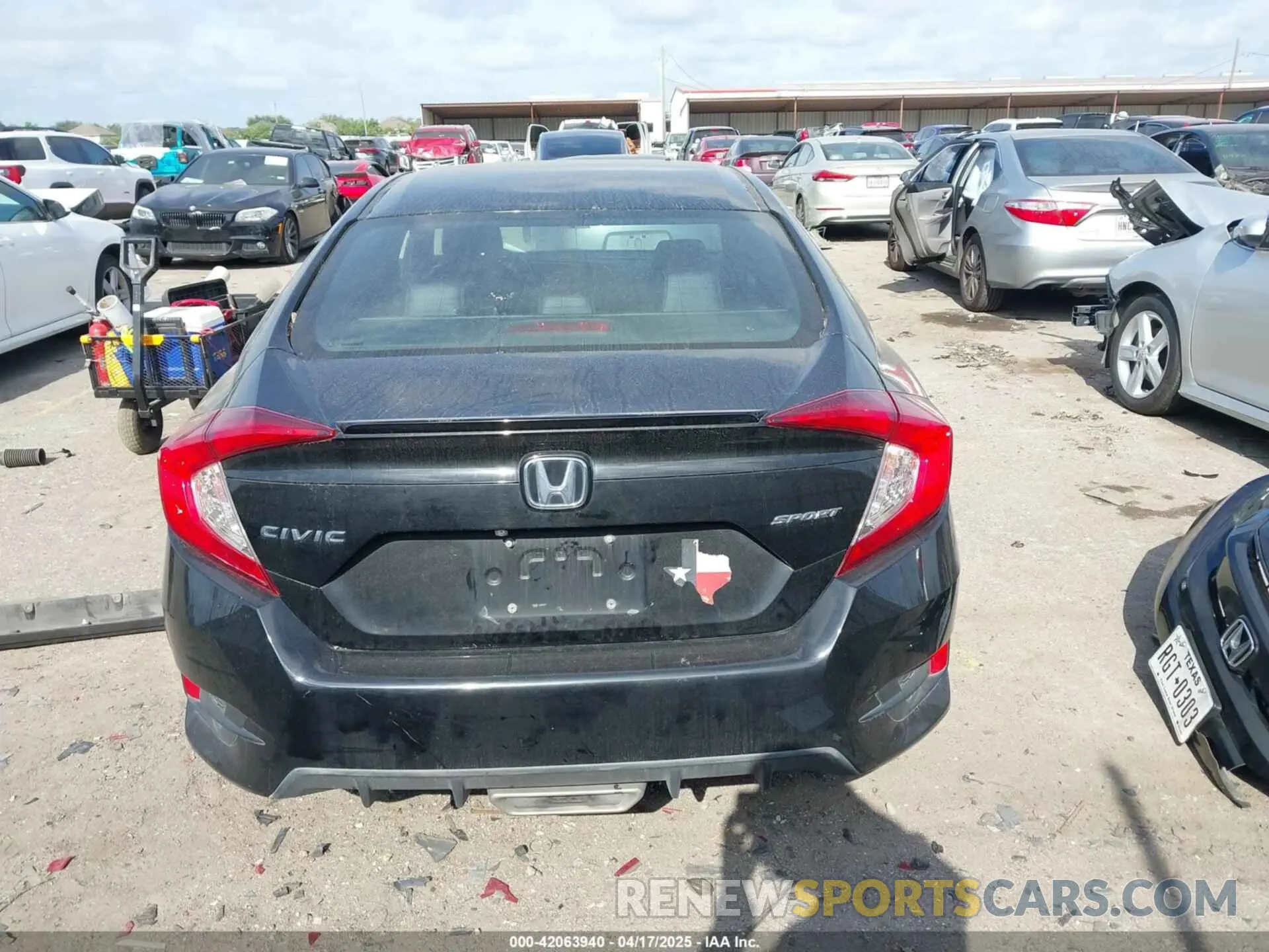 17 Photograph of a damaged car 2HGFC2F84LH556503 HONDA CIVIC 2020