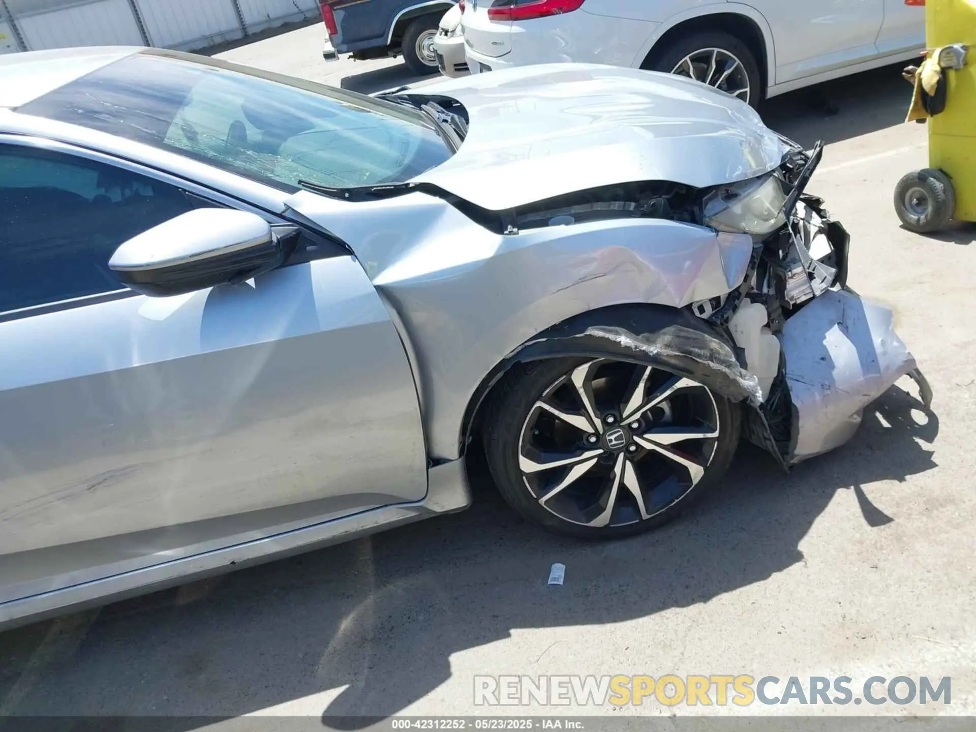 17 Photograph of a damaged car 2HGFC2F85LH525583 HONDA CIVIC 2020