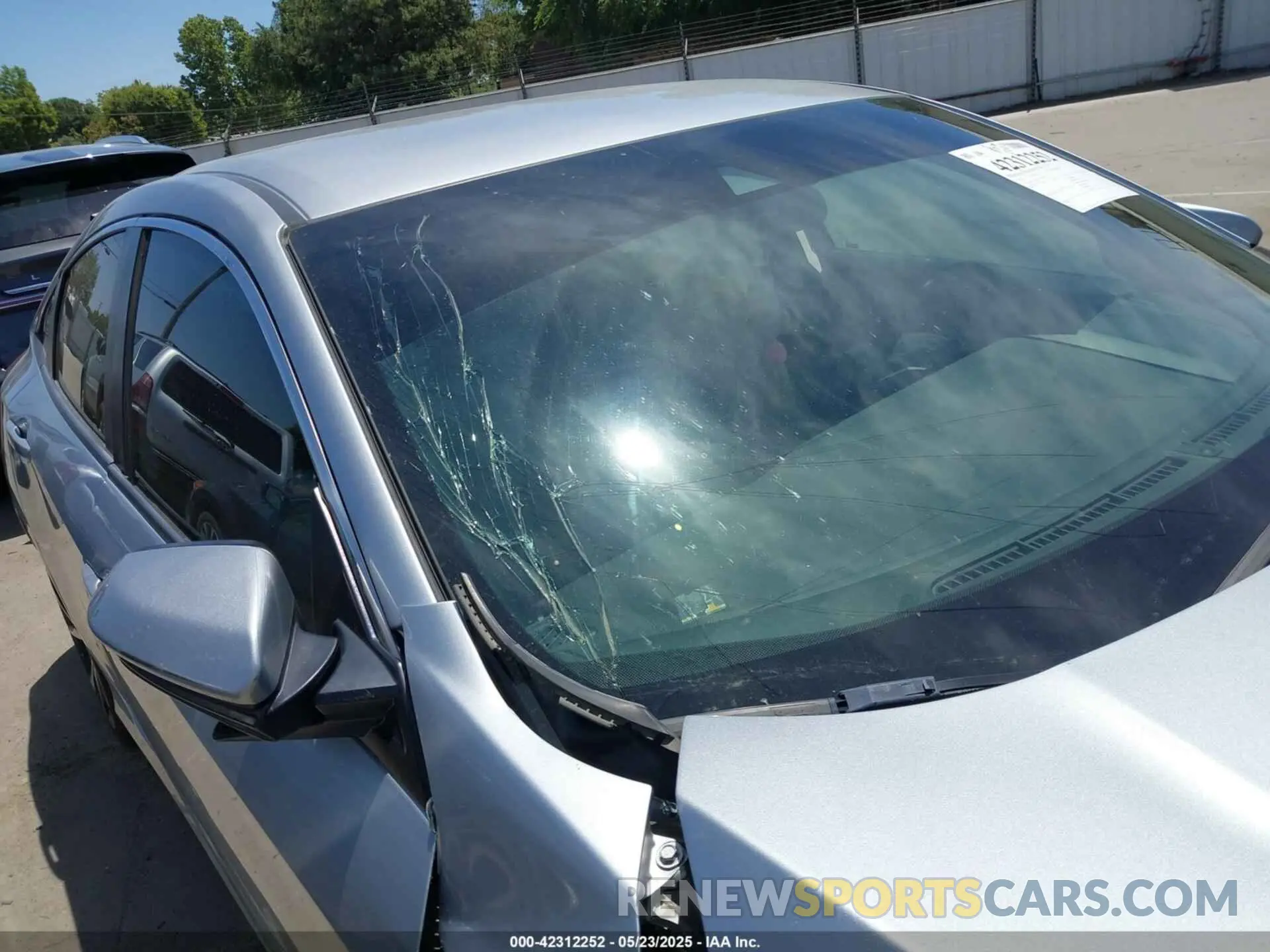 19 Photograph of a damaged car 2HGFC2F85LH525583 HONDA CIVIC 2020