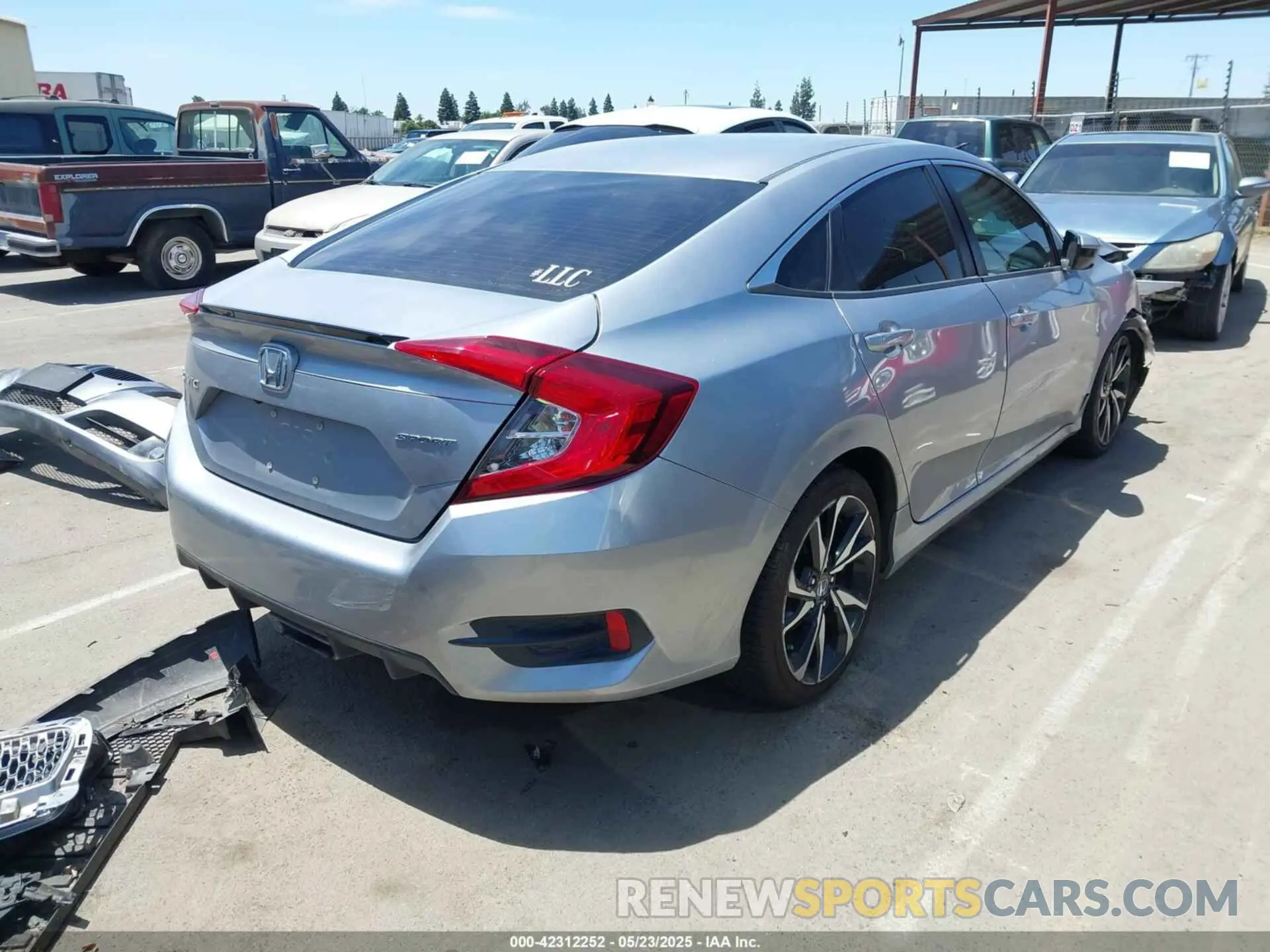 4 Photograph of a damaged car 2HGFC2F85LH525583 HONDA CIVIC 2020