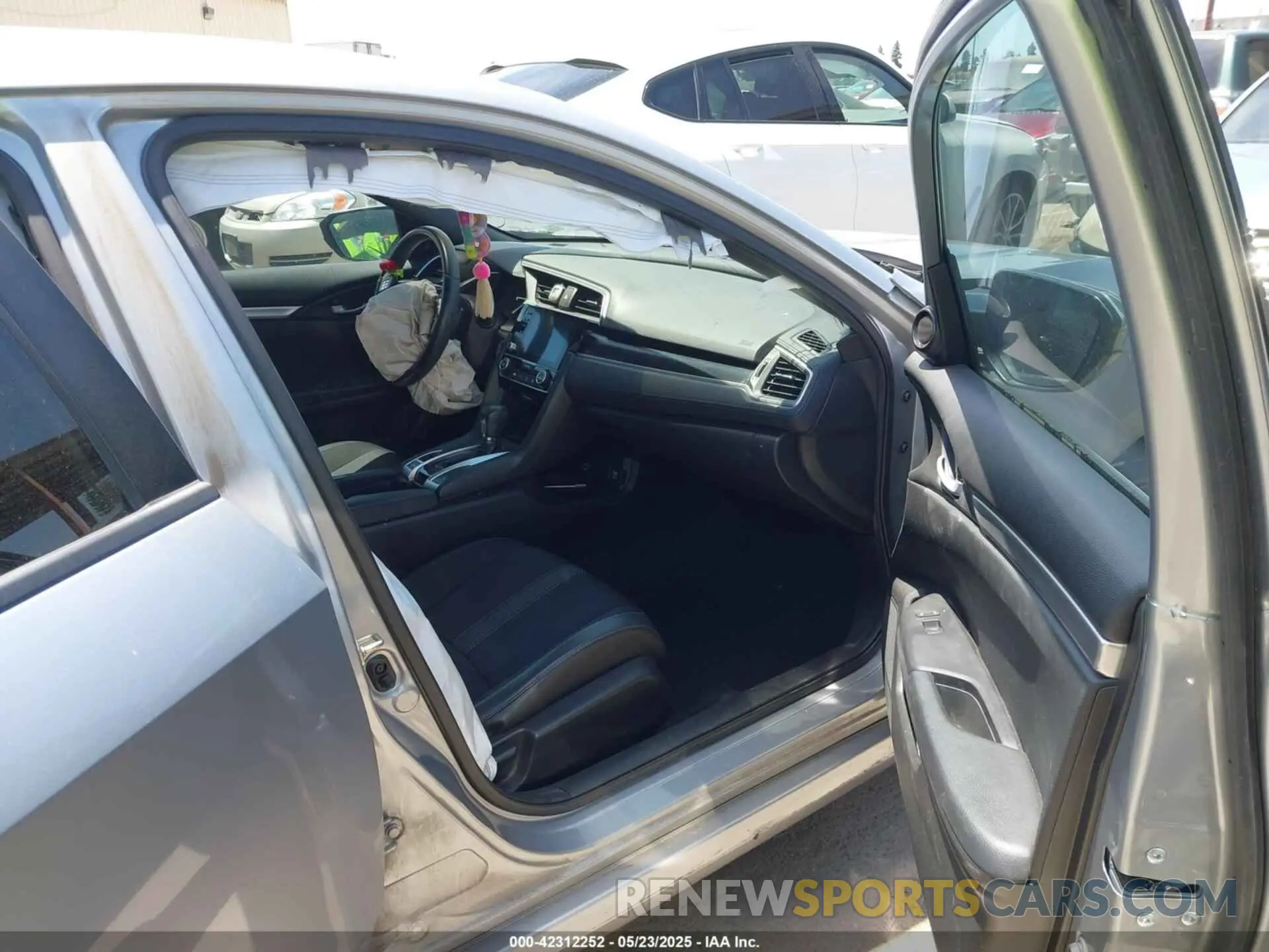 5 Photograph of a damaged car 2HGFC2F85LH525583 HONDA CIVIC 2020