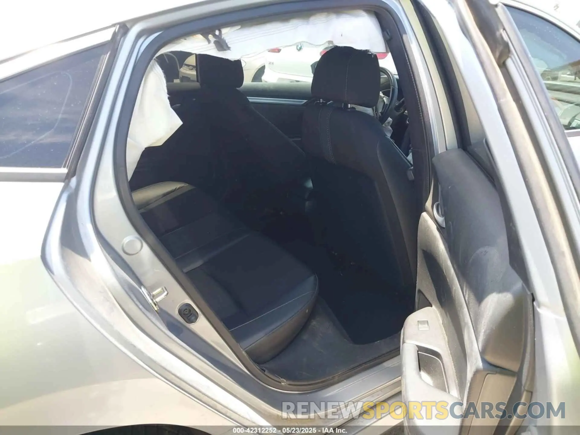 8 Photograph of a damaged car 2HGFC2F85LH525583 HONDA CIVIC 2020