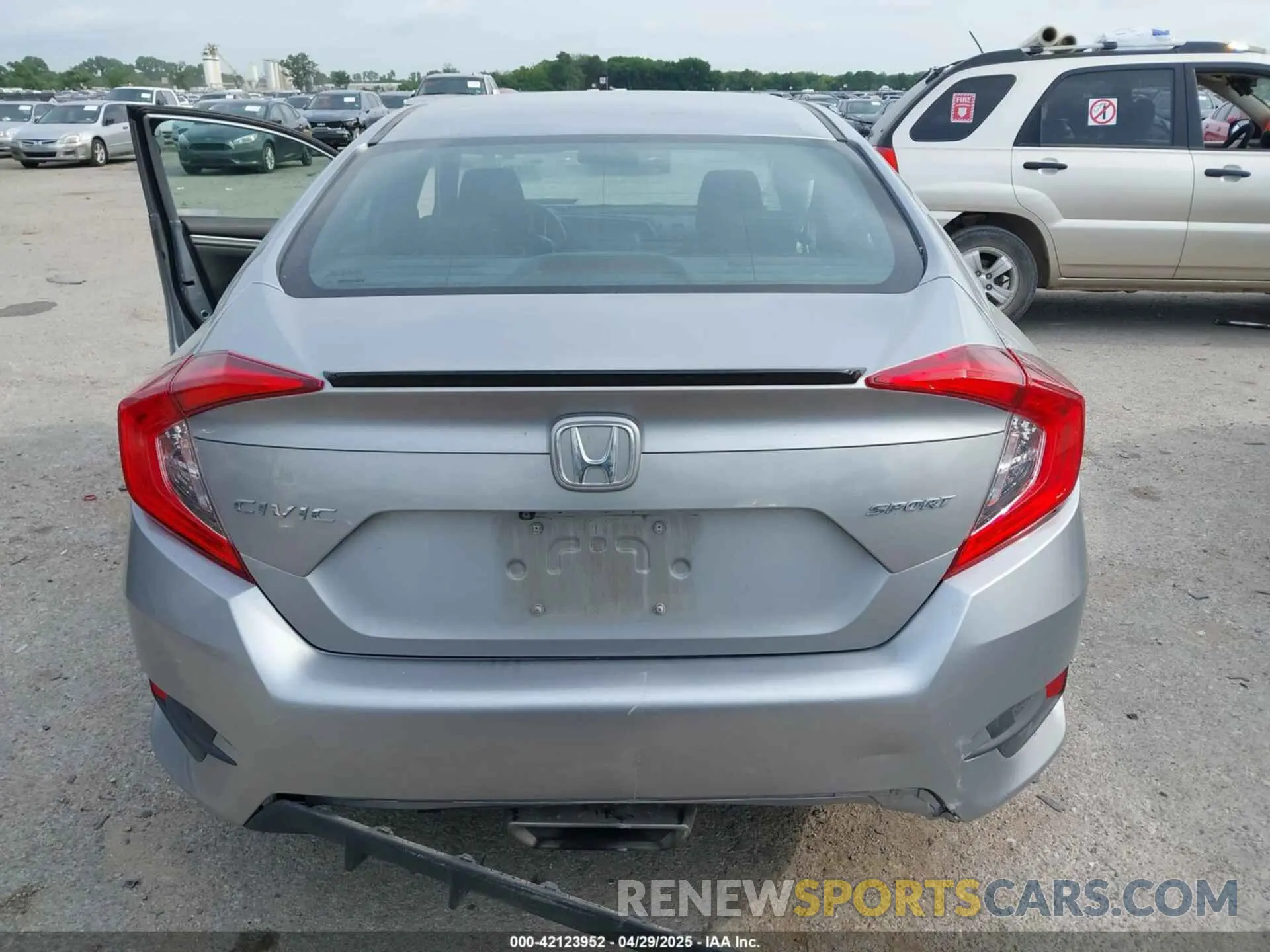 16 Photograph of a damaged car 2HGFC2F85LH565288 HONDA CIVIC 2020