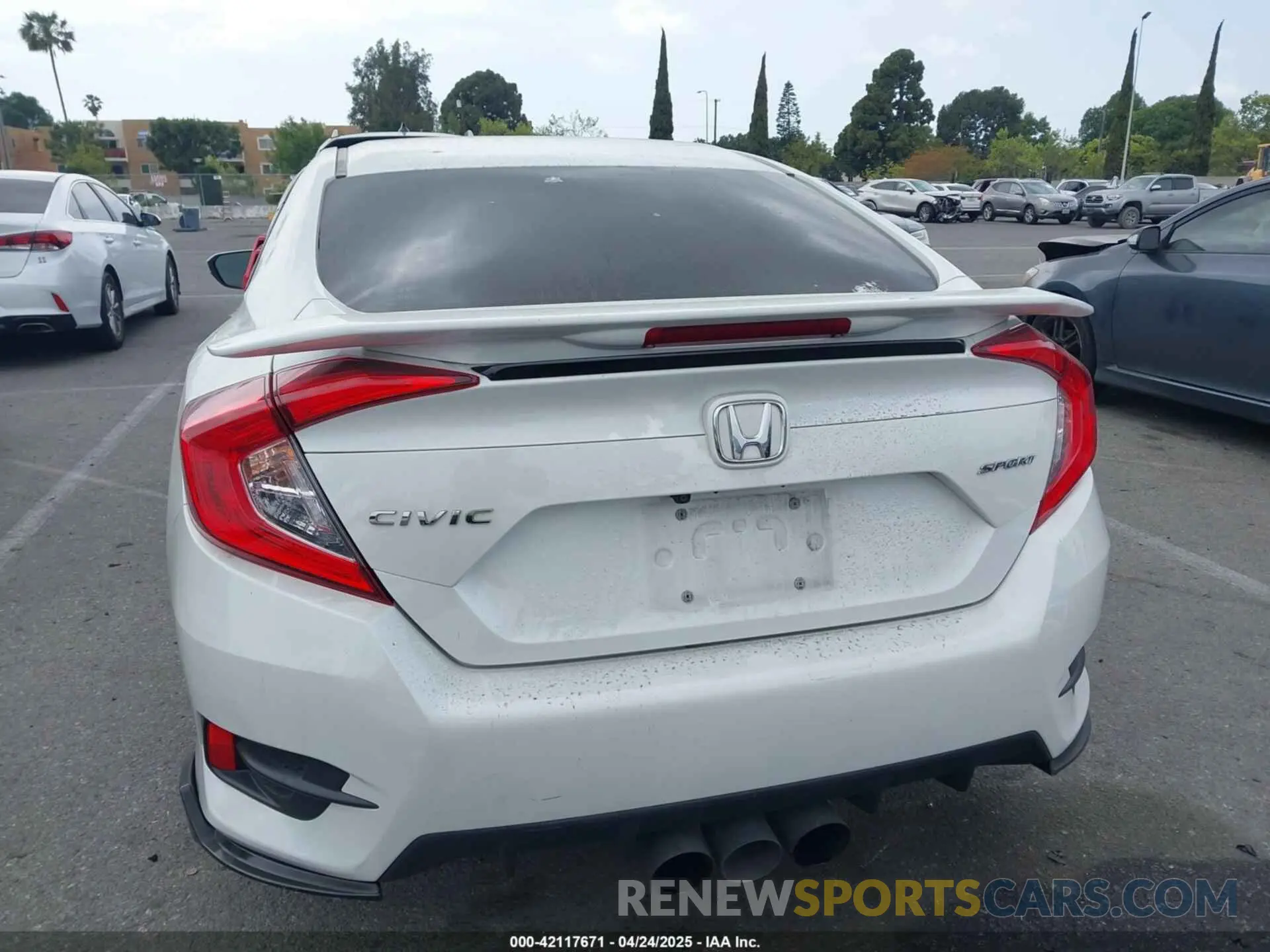 17 Photograph of a damaged car 2HGFC2F88LH555760 HONDA CIVIC 2020