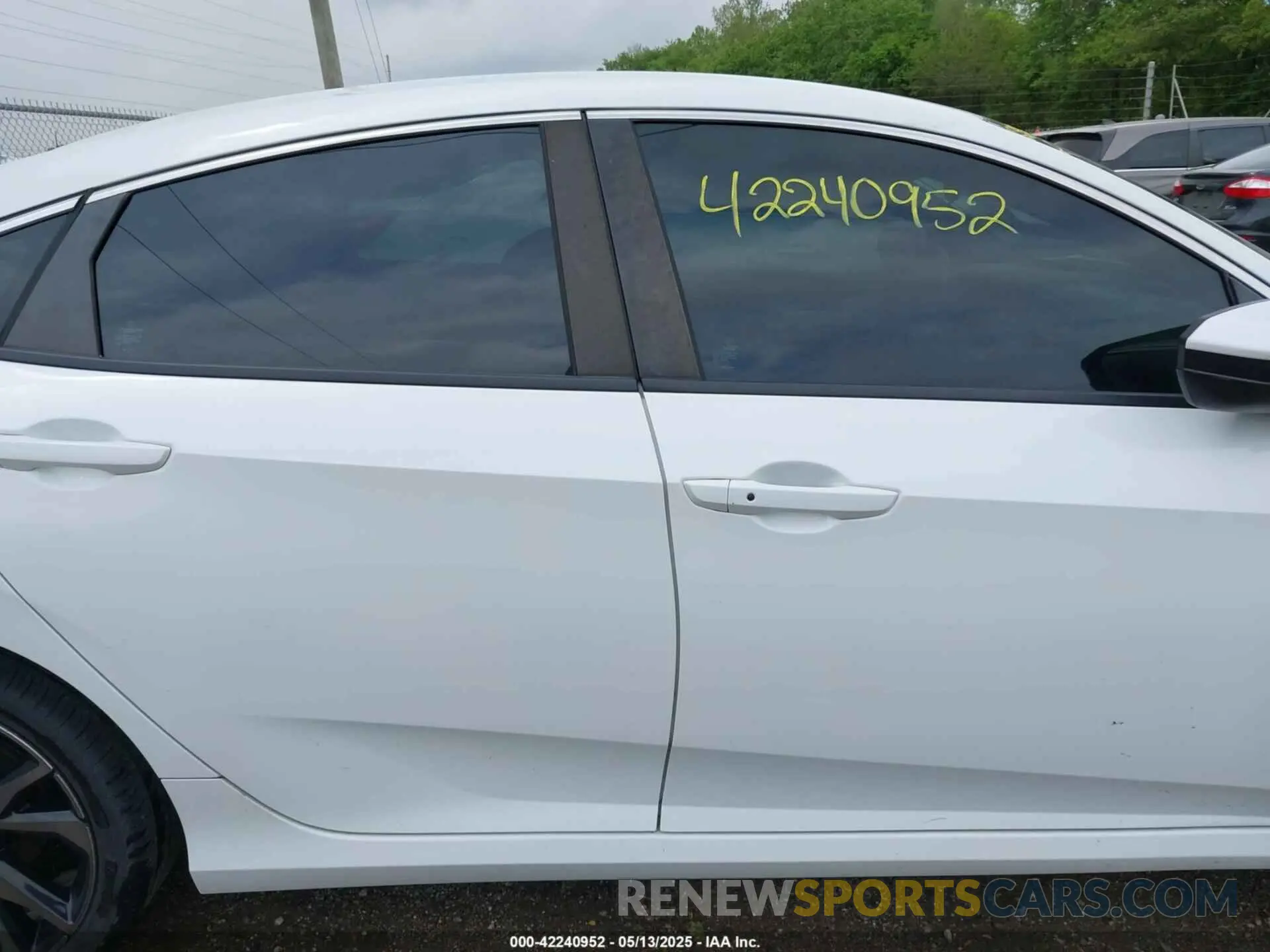 13 Photograph of a damaged car 2HGFC2F89LH504574 HONDA CIVIC 2020