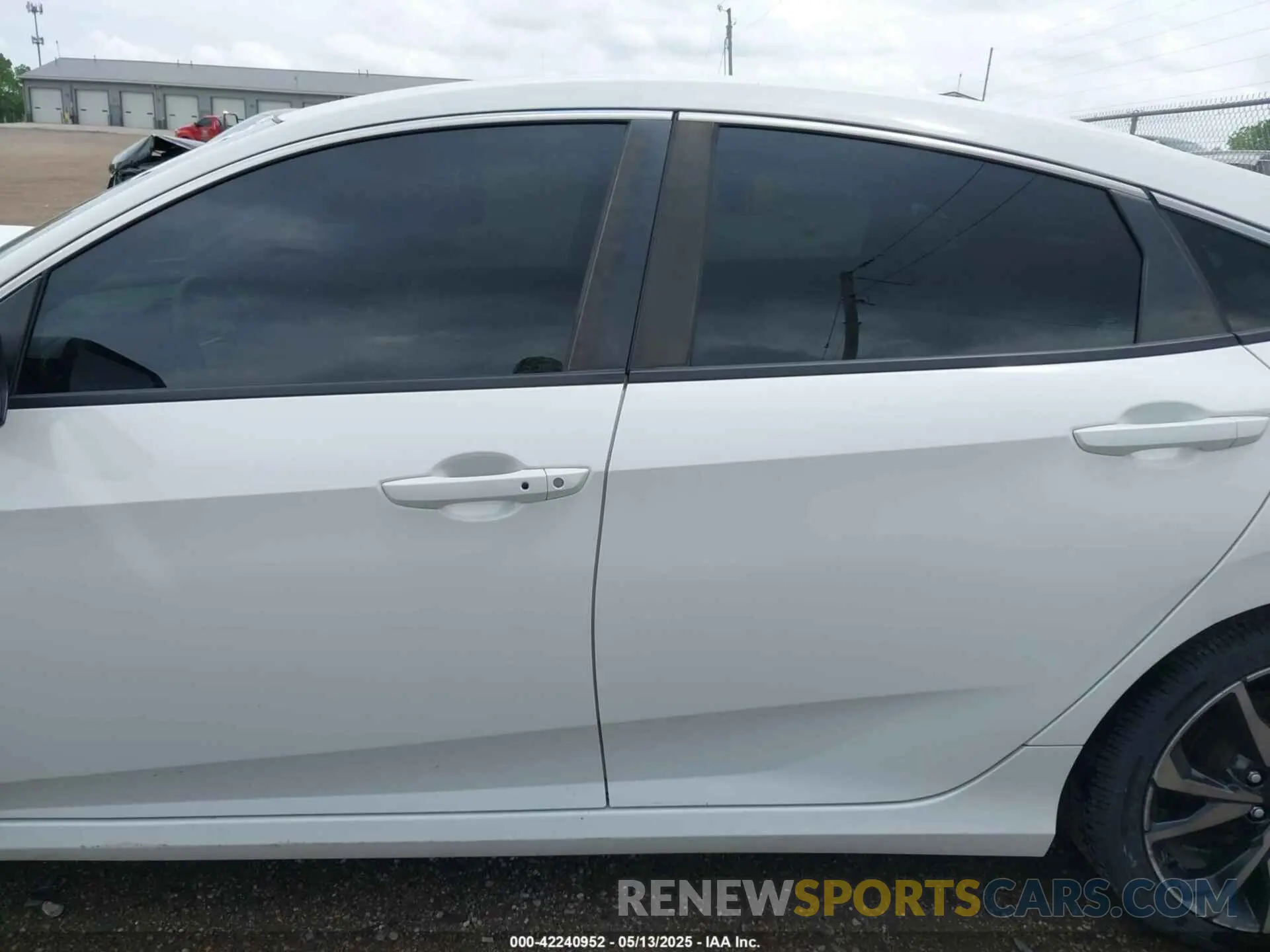 14 Photograph of a damaged car 2HGFC2F89LH504574 HONDA CIVIC 2020