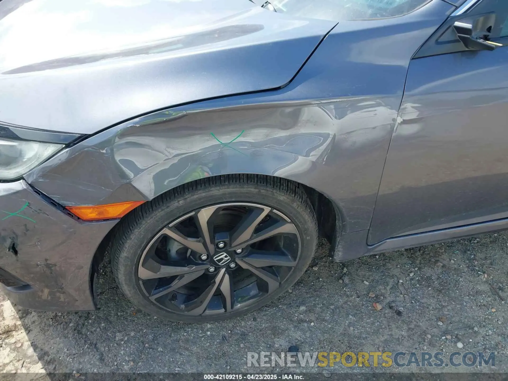 17 Photograph of a damaged car 2HGFC2F89LH529605 HONDA CIVIC 2020