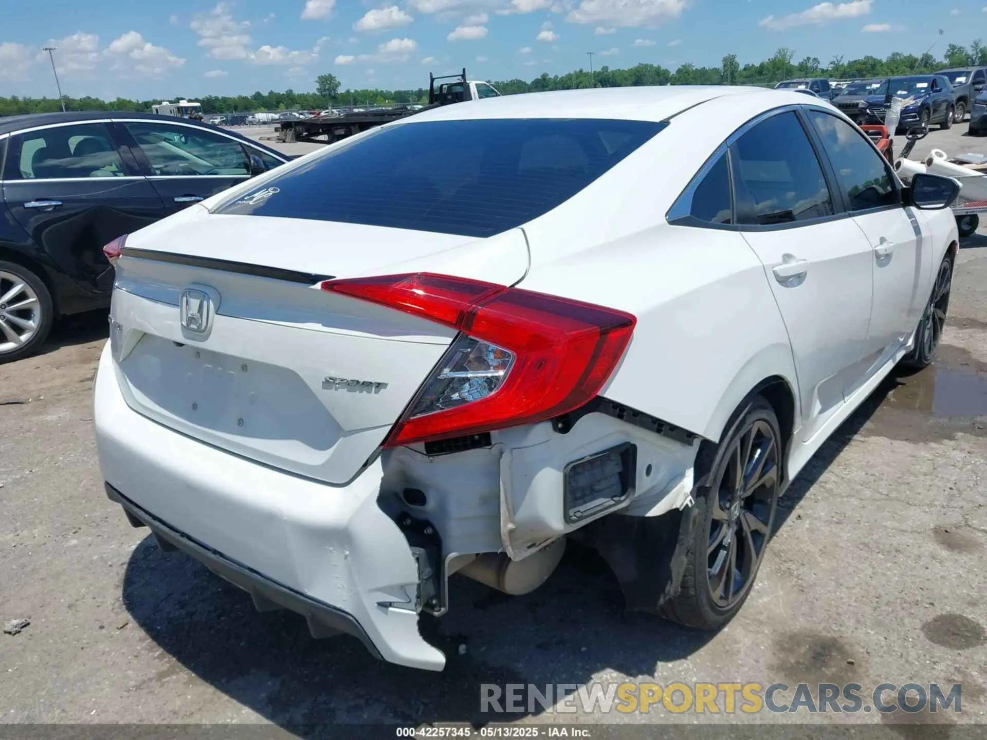4 Photograph of a damaged car 2HGFC2F89LH556674 HONDA CIVIC 2020