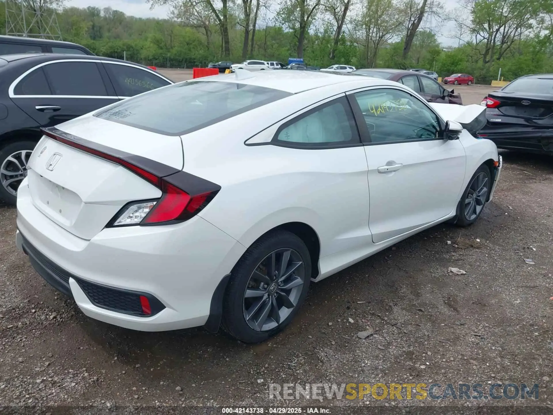 4 Photograph of a damaged car 2HGFC3B37LH351631 HONDA CIVIC 2020