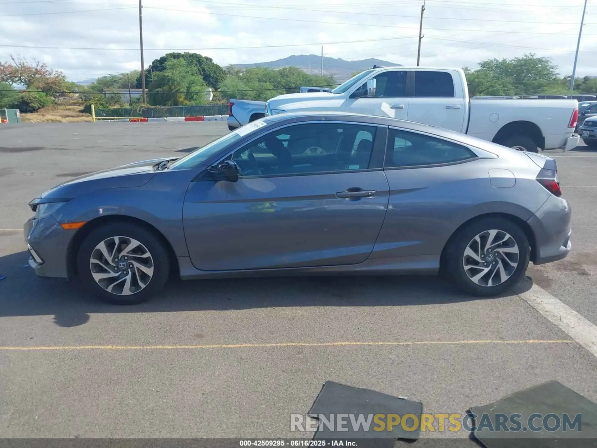 14 Photograph of a damaged car 2HGFC4B65LH301178 HONDA CIVIC 2020