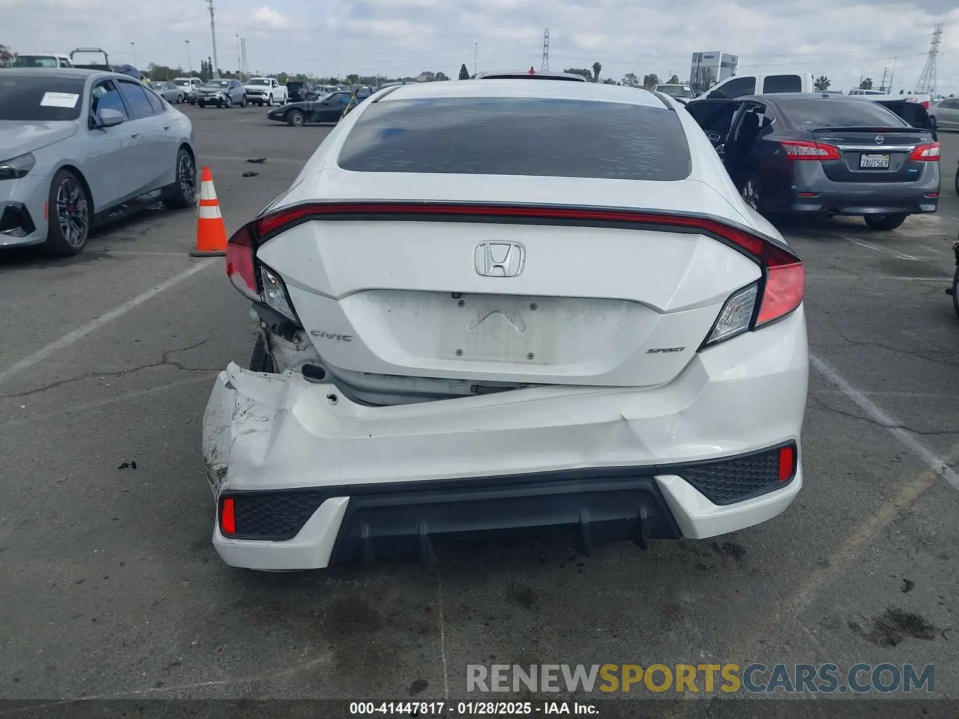 16 Photograph of a damaged car 2HGFC4B81LH300384 HONDA CIVIC 2020