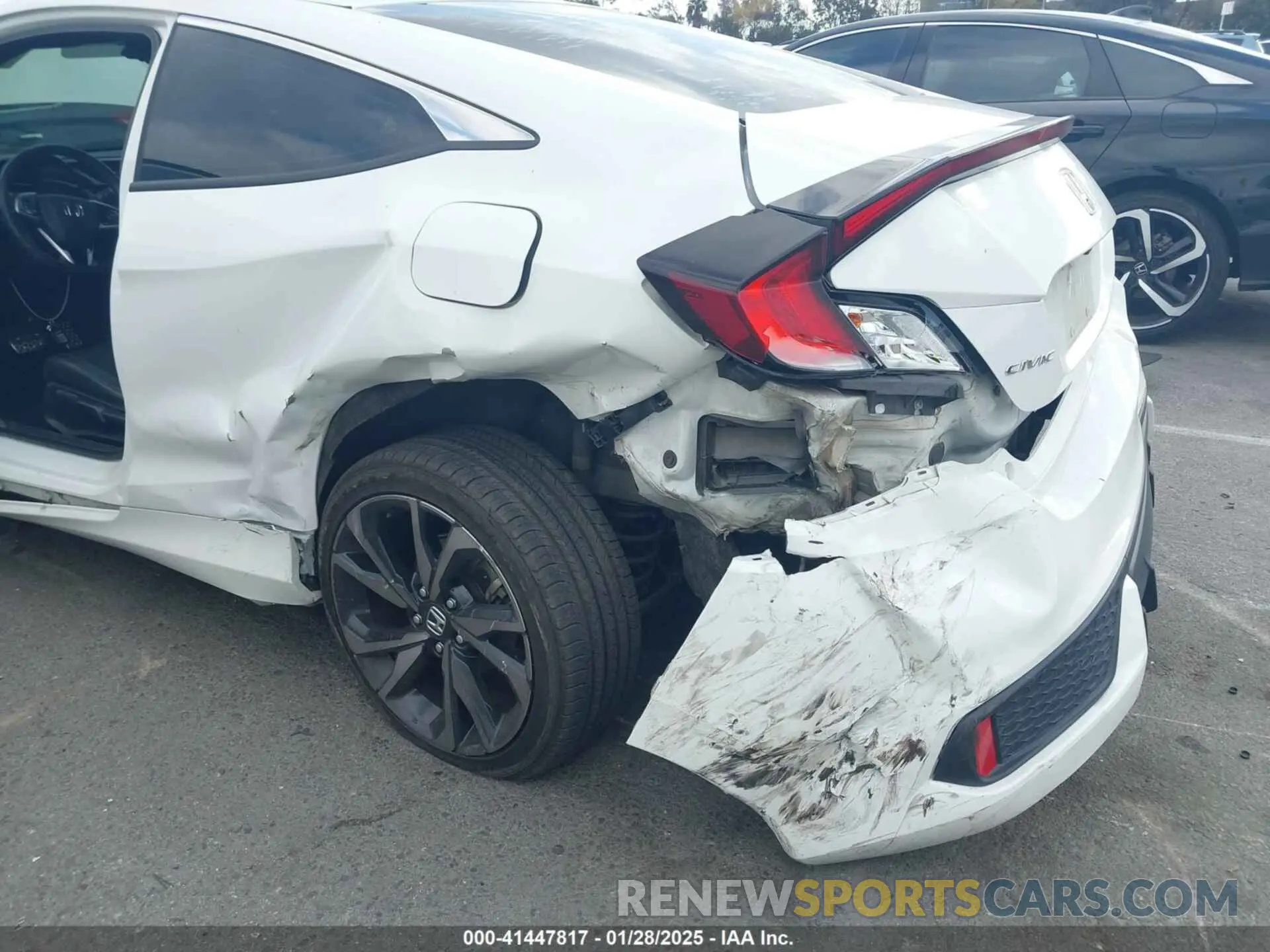 6 Photograph of a damaged car 2HGFC4B81LH300384 HONDA CIVIC 2020
