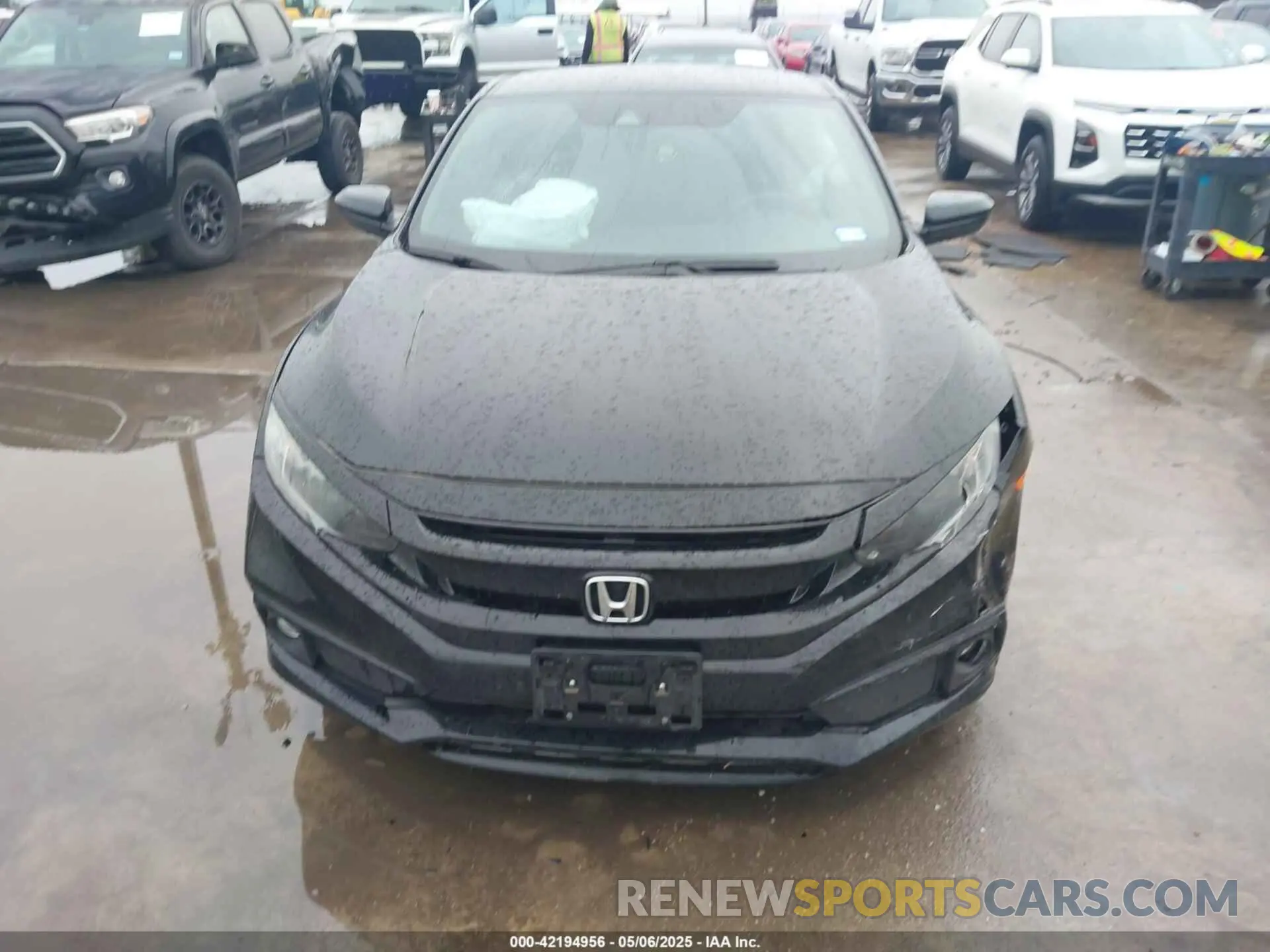 12 Photograph of a damaged car 2HGFC4B83LH300015 HONDA CIVIC 2020
