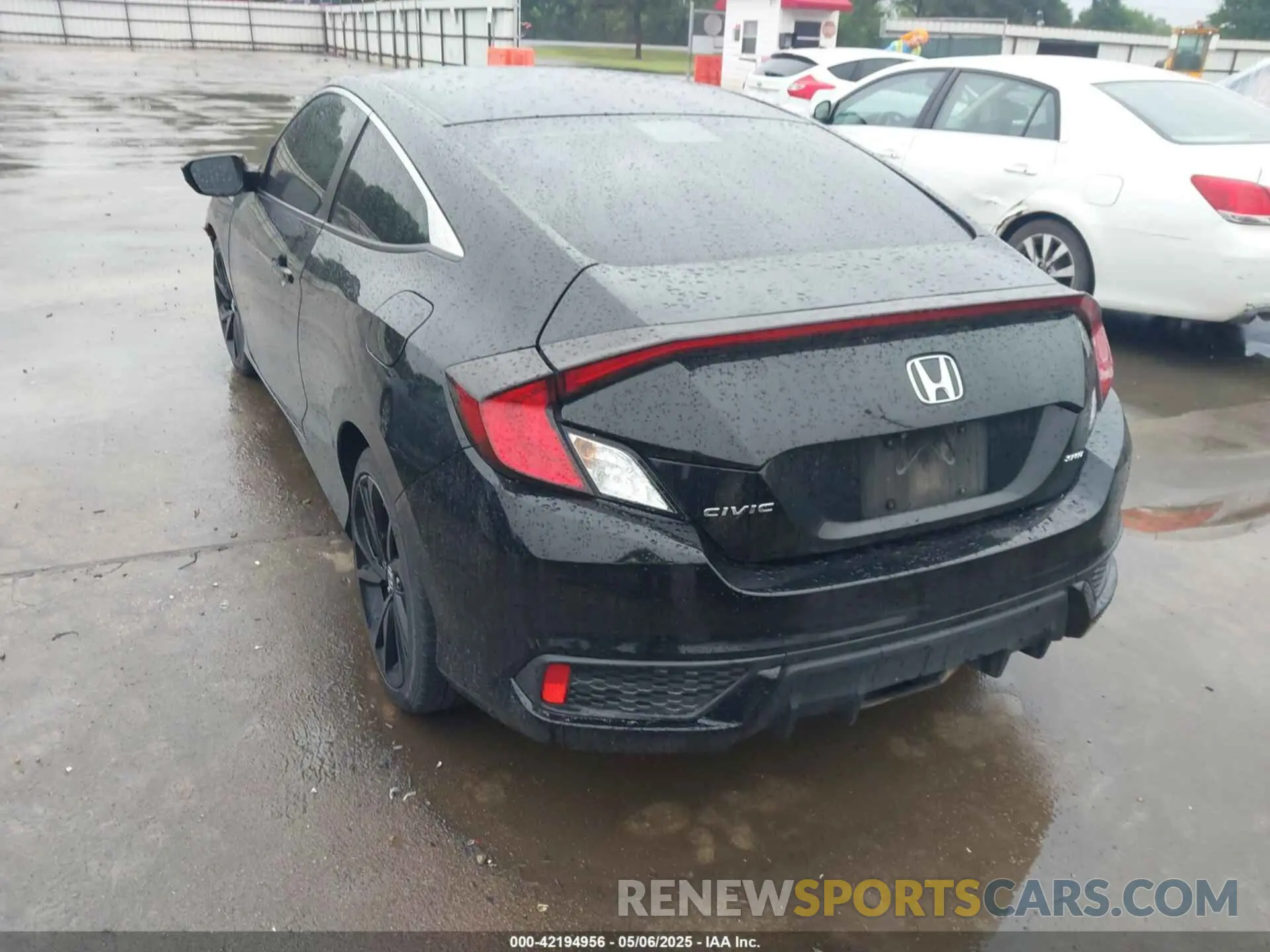 3 Photograph of a damaged car 2HGFC4B83LH300015 HONDA CIVIC 2020