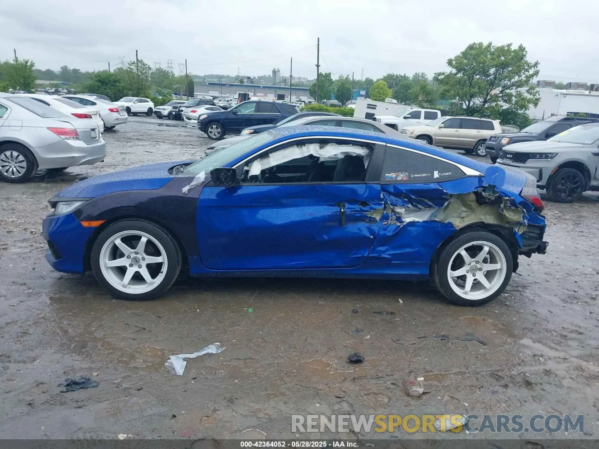 14 Photograph of a damaged car 2HGFC4B89LH303484 HONDA CIVIC 2020
