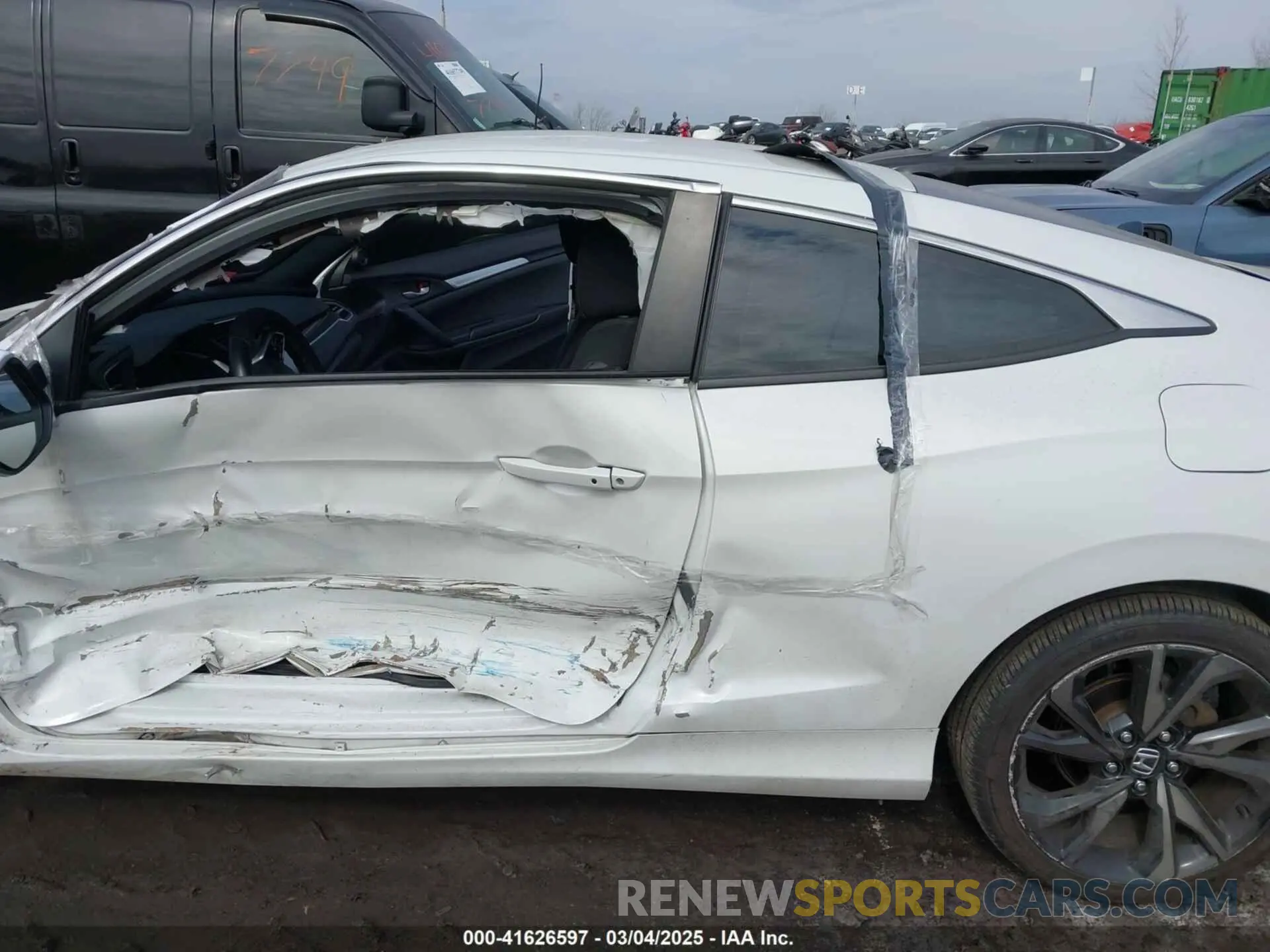 18 Photograph of a damaged car 2HGFC4B8XLH300223 HONDA CIVIC 2020