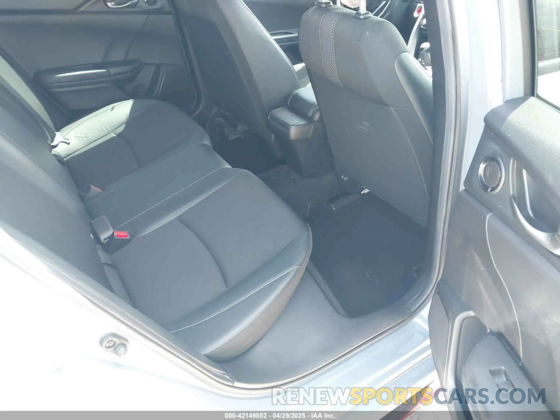 8 Photograph of a damaged car SHHFK7H42LU213055 HONDA CIVIC 2020