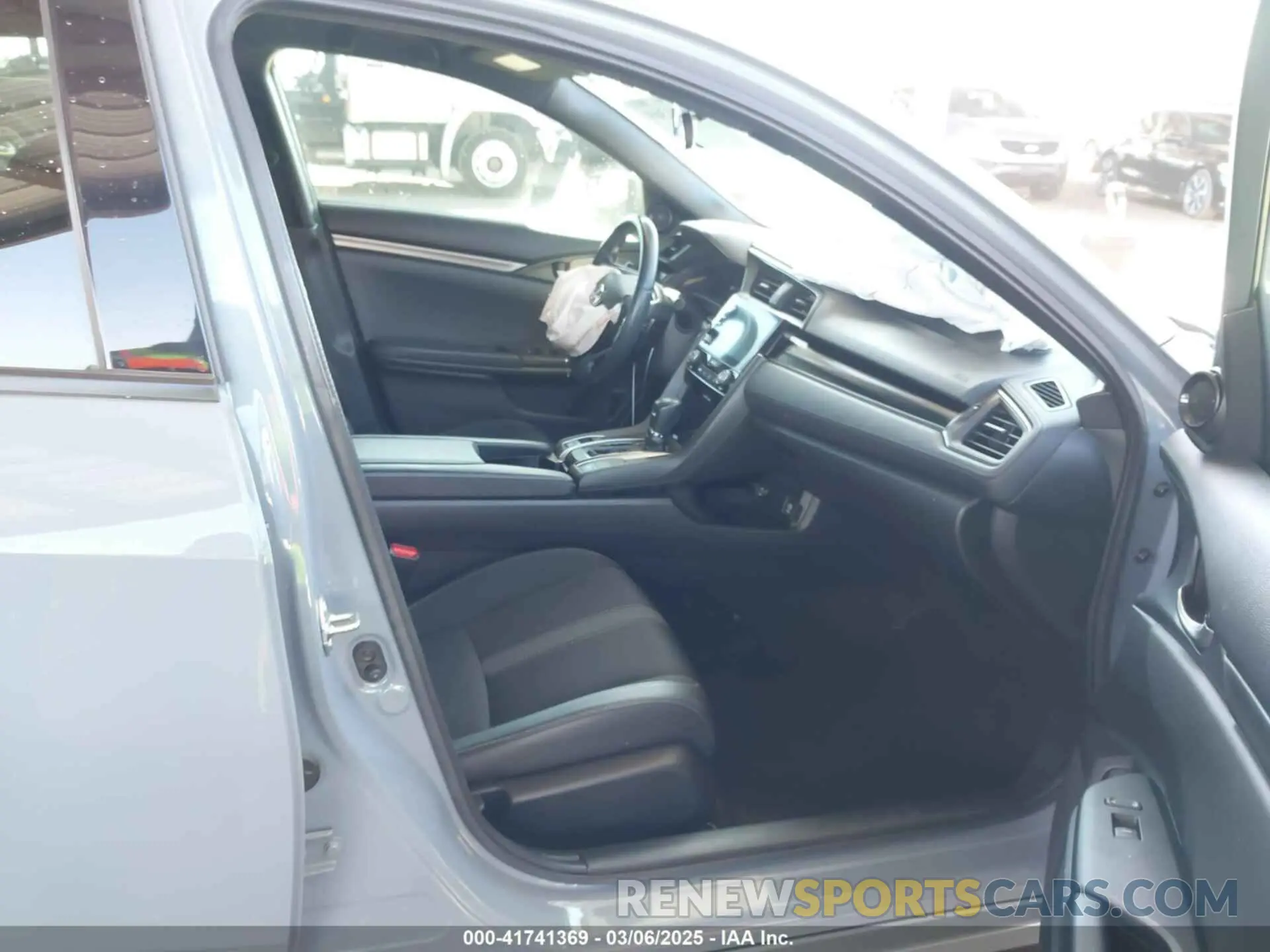 5 Photograph of a damaged car SHHFK7H44LU220198 HONDA CIVIC 2020