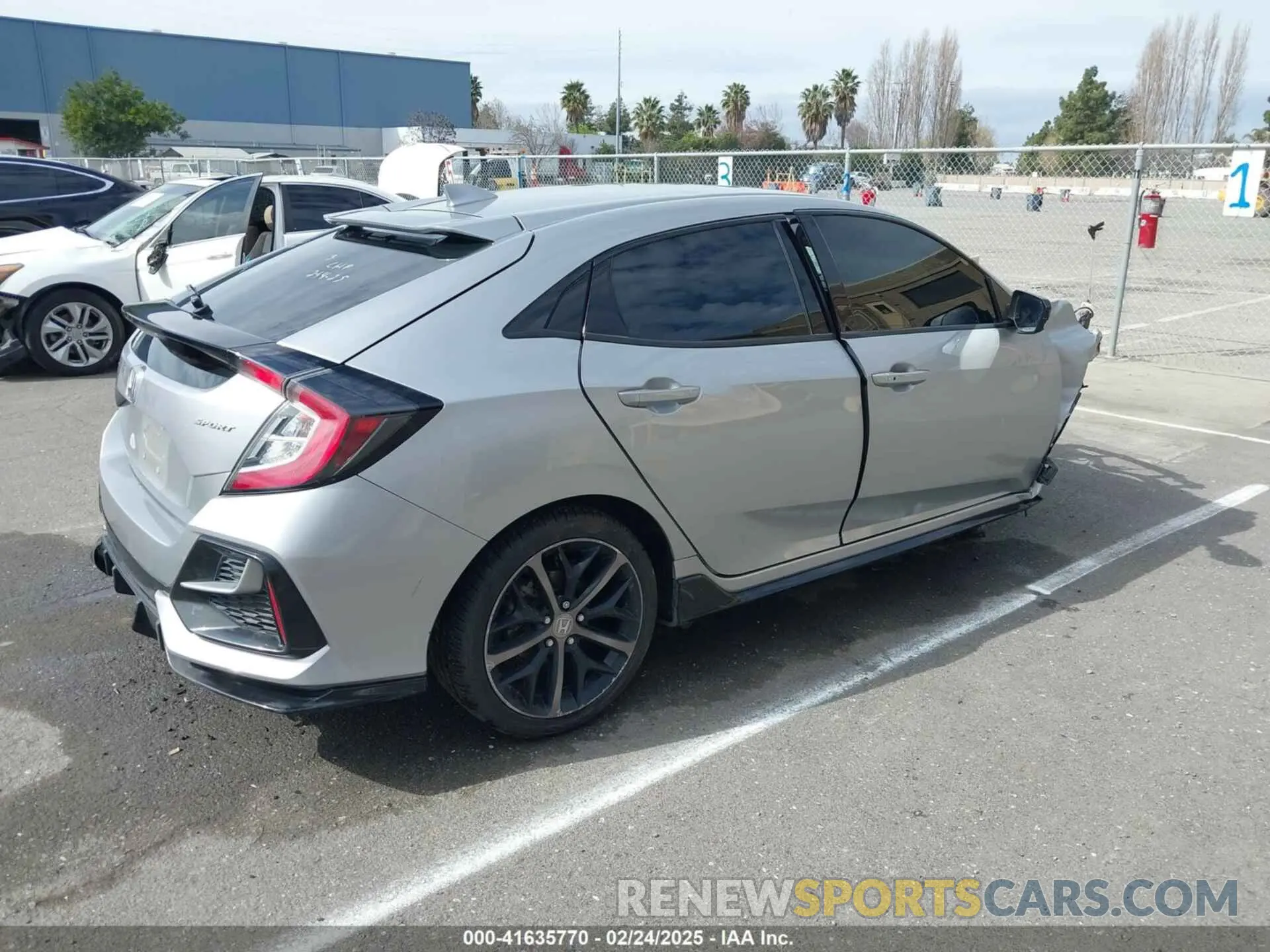 4 Photograph of a damaged car SHHFK7H47LU405877 HONDA CIVIC 2020