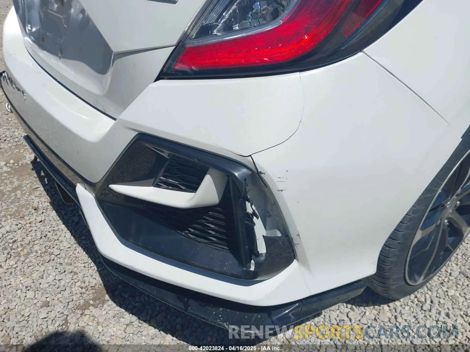 17 Photograph of a damaged car SHHFK7H92LU210782 HONDA CIVIC 2020