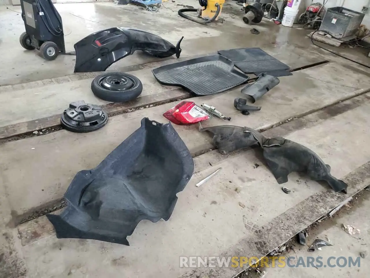 12 Photograph of a damaged car 19XFC1F30ME004572 HONDA CIVIC 2021