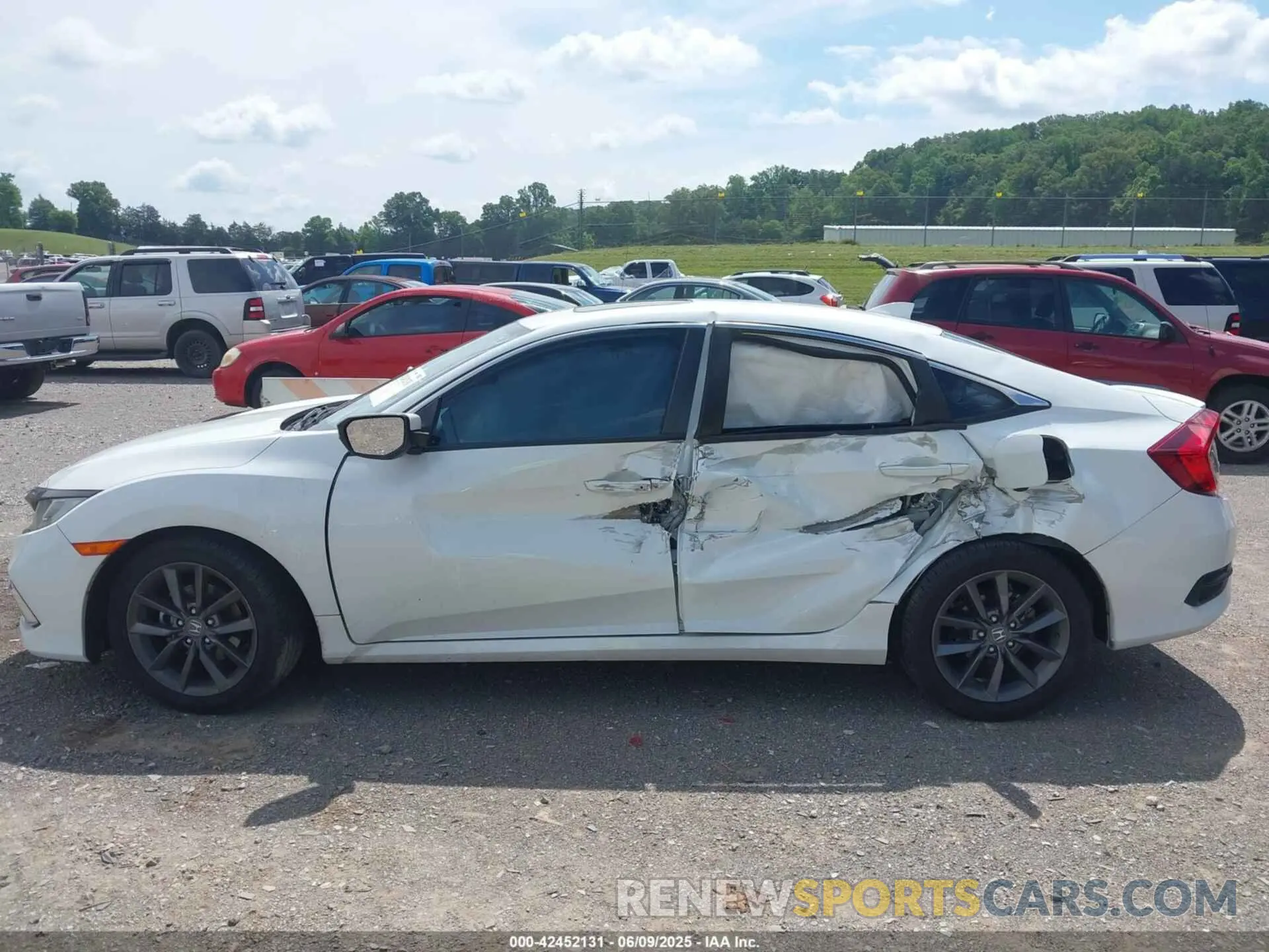 13 Photograph of a damaged car 19XFC1F30ME011439 HONDA CIVIC 2021