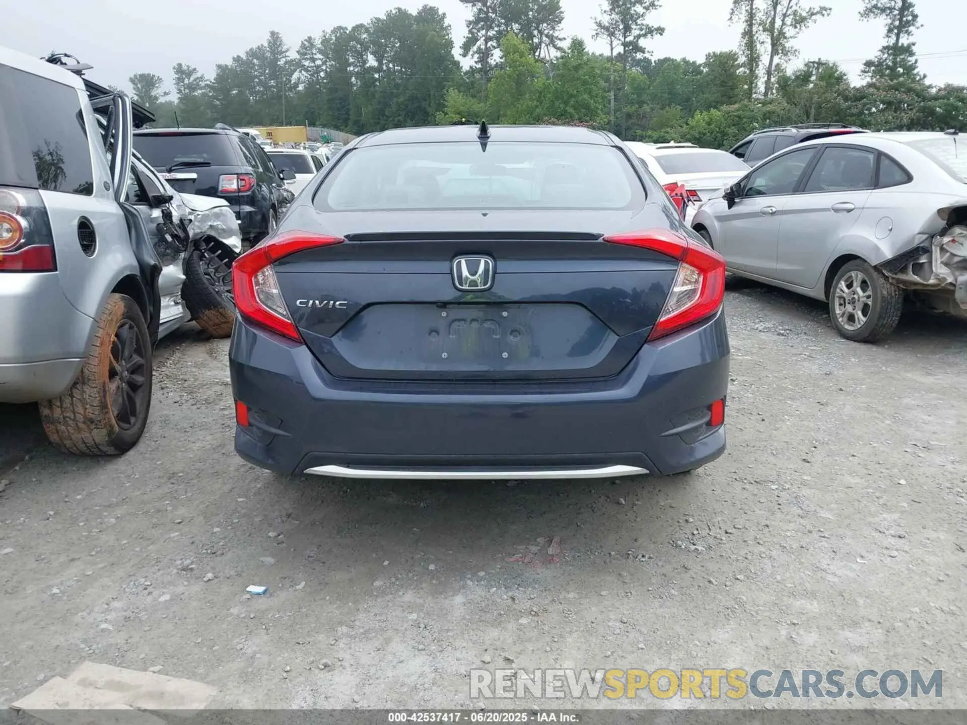 17 Photograph of a damaged car 19XFC1F30ME206702 HONDA CIVIC 2021