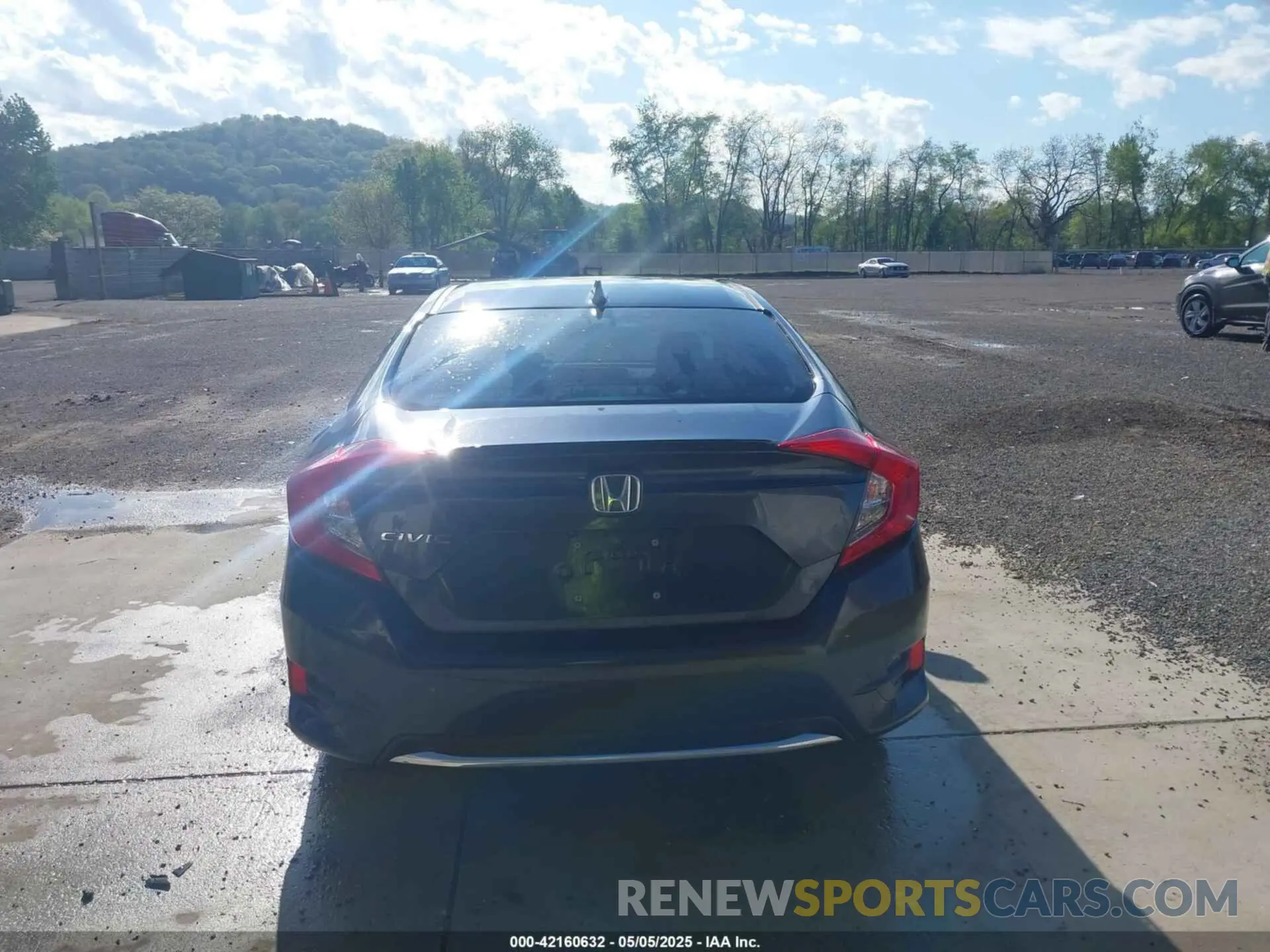 17 Photograph of a damaged car 19XFC1F35ME010707 HONDA CIVIC 2021