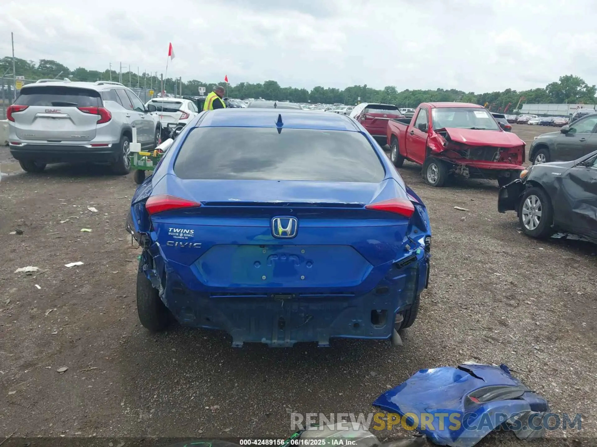 17 Photograph of a damaged car 19XFC1F37ME006707 HONDA CIVIC 2021