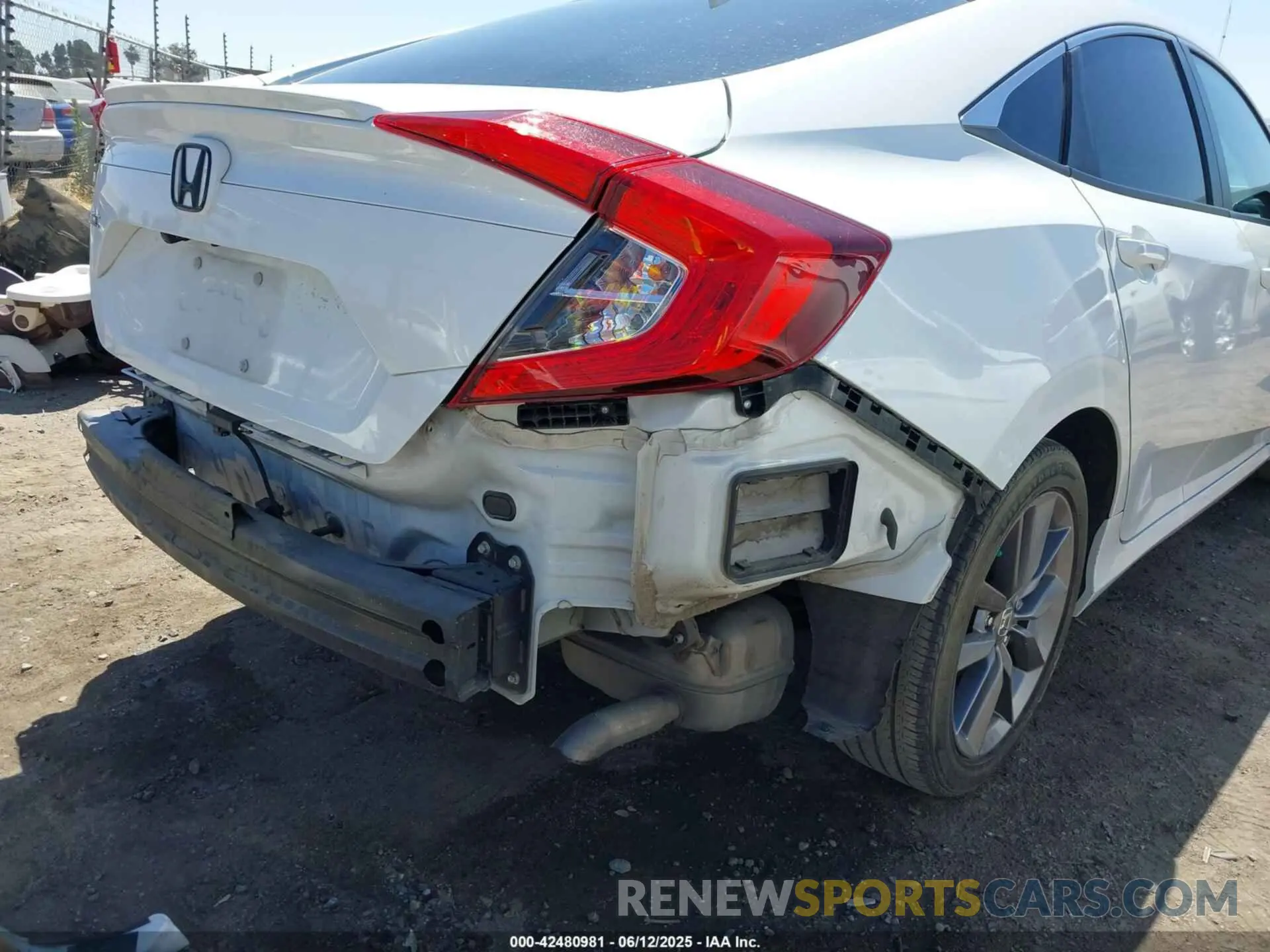 18 Photograph of a damaged car 19XFC1F38ME205751 HONDA CIVIC 2021