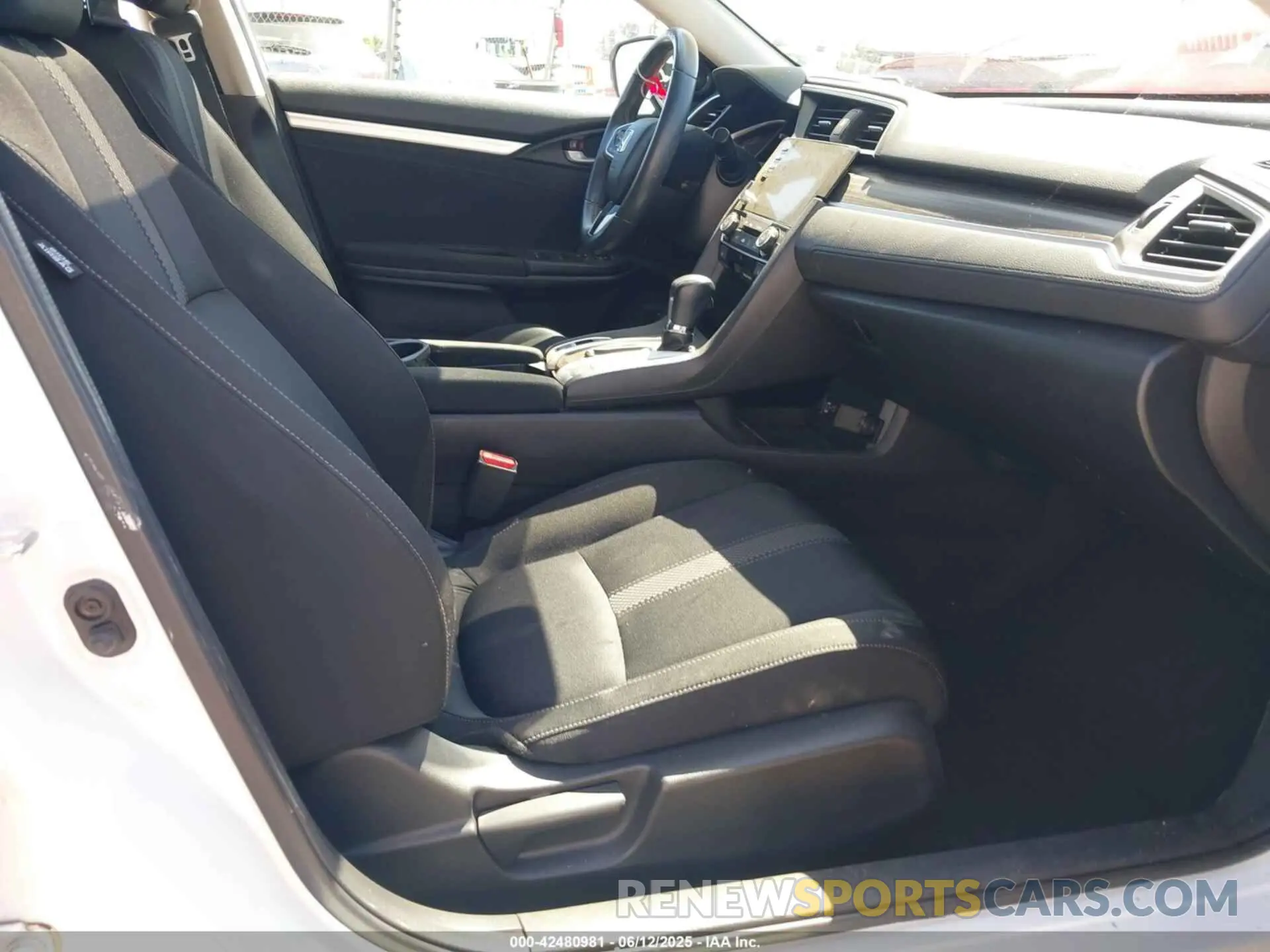 5 Photograph of a damaged car 19XFC1F38ME205751 HONDA CIVIC 2021
