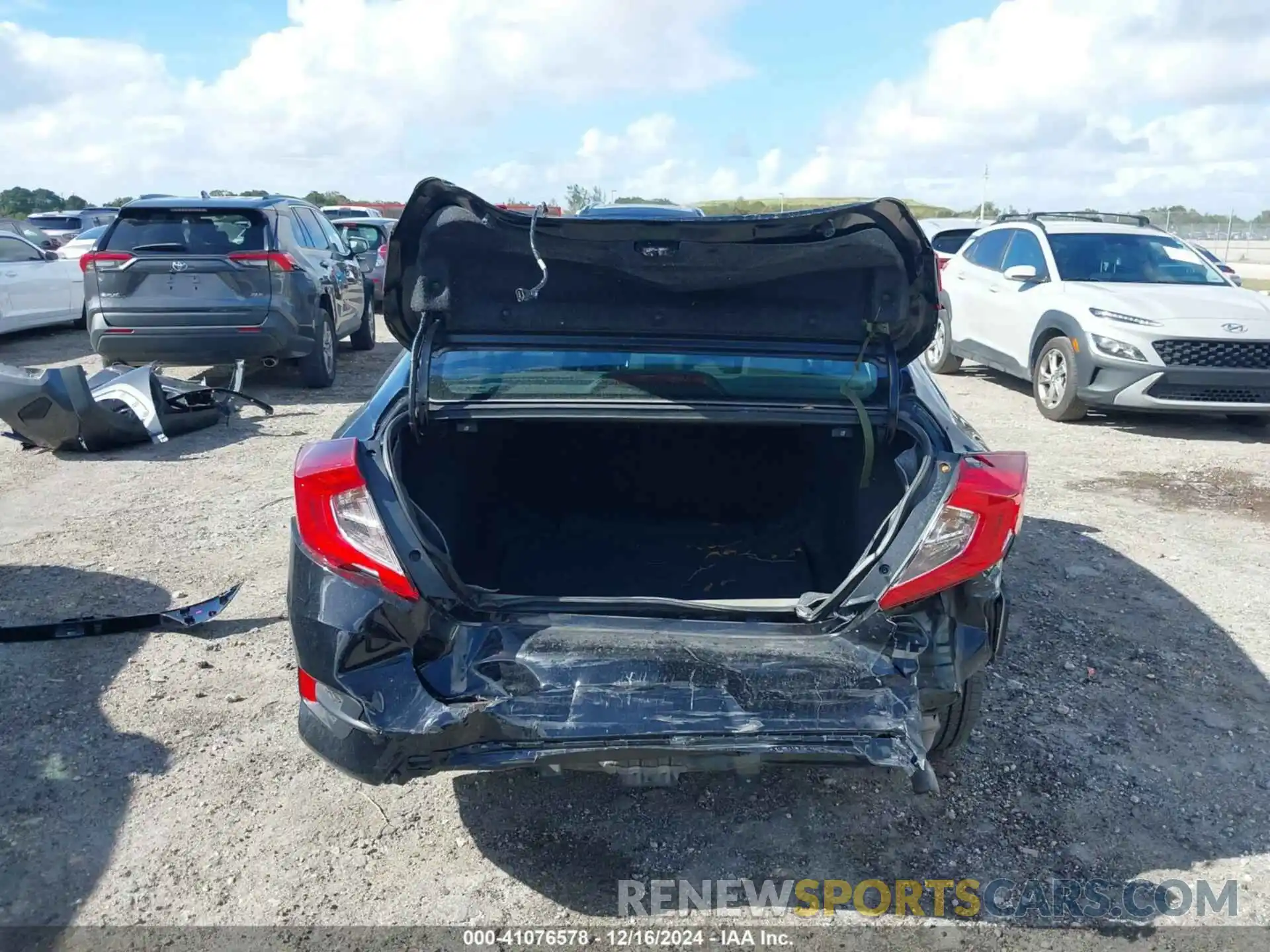 17 Photograph of a damaged car 19XFC1F39ME002366 HONDA CIVIC 2021