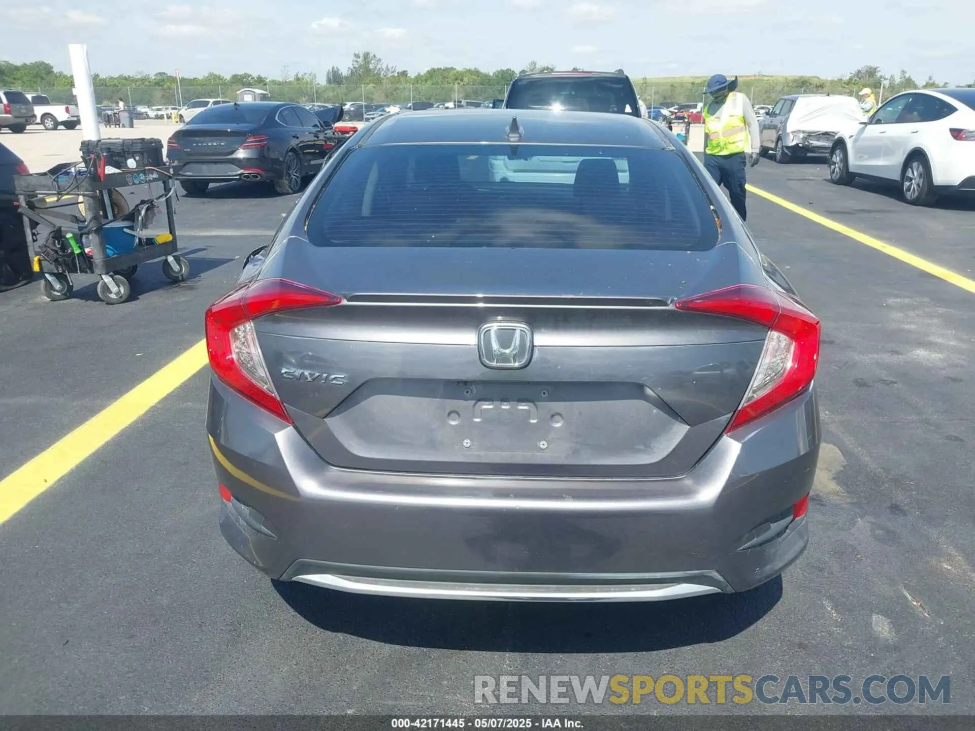 16 Photograph of a damaged car 19XFC1F39ME014128 HONDA CIVIC 2021