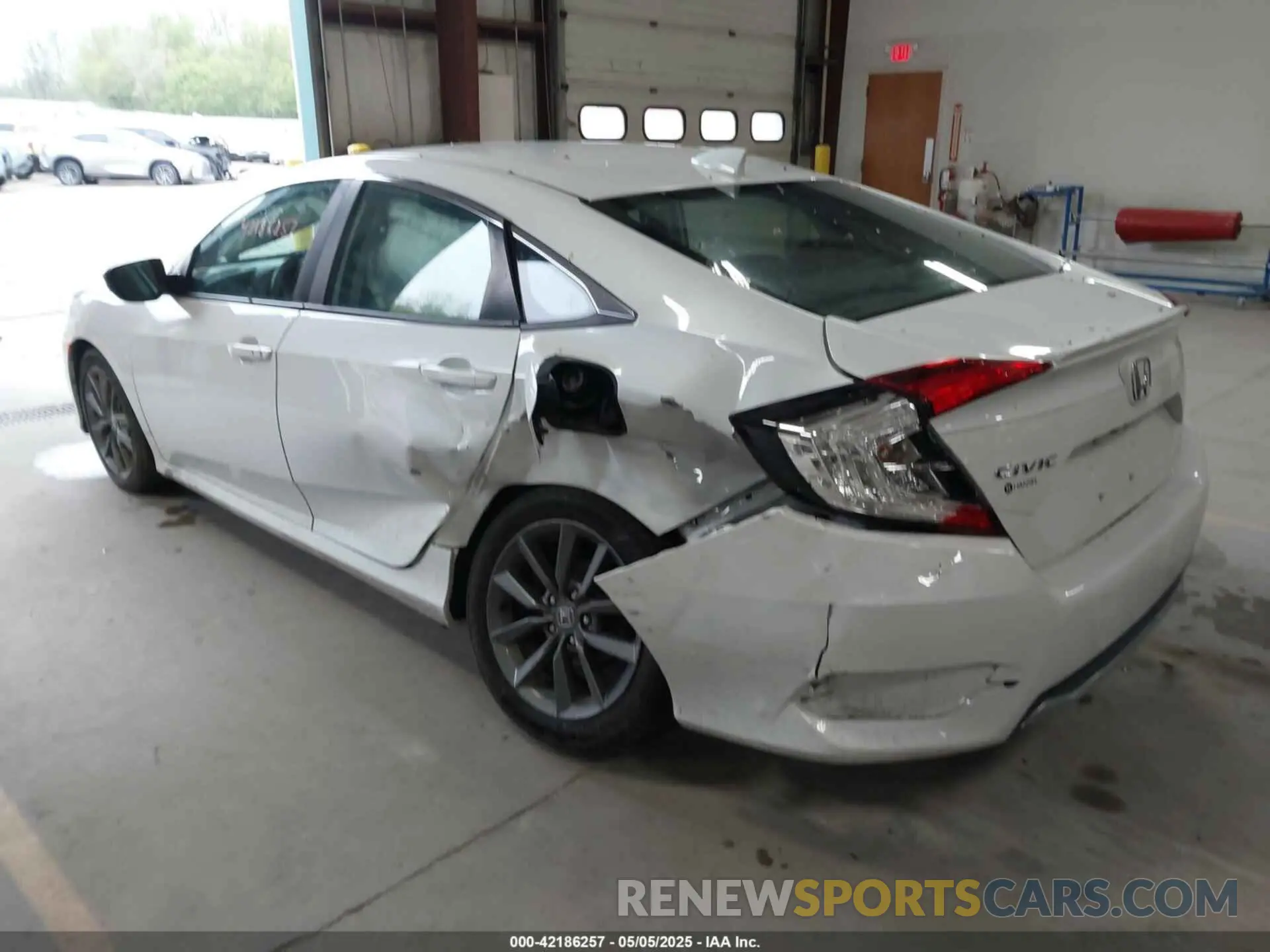 3 Photograph of a damaged car 19XFC1F7XME202207 HONDA CIVIC 2021
